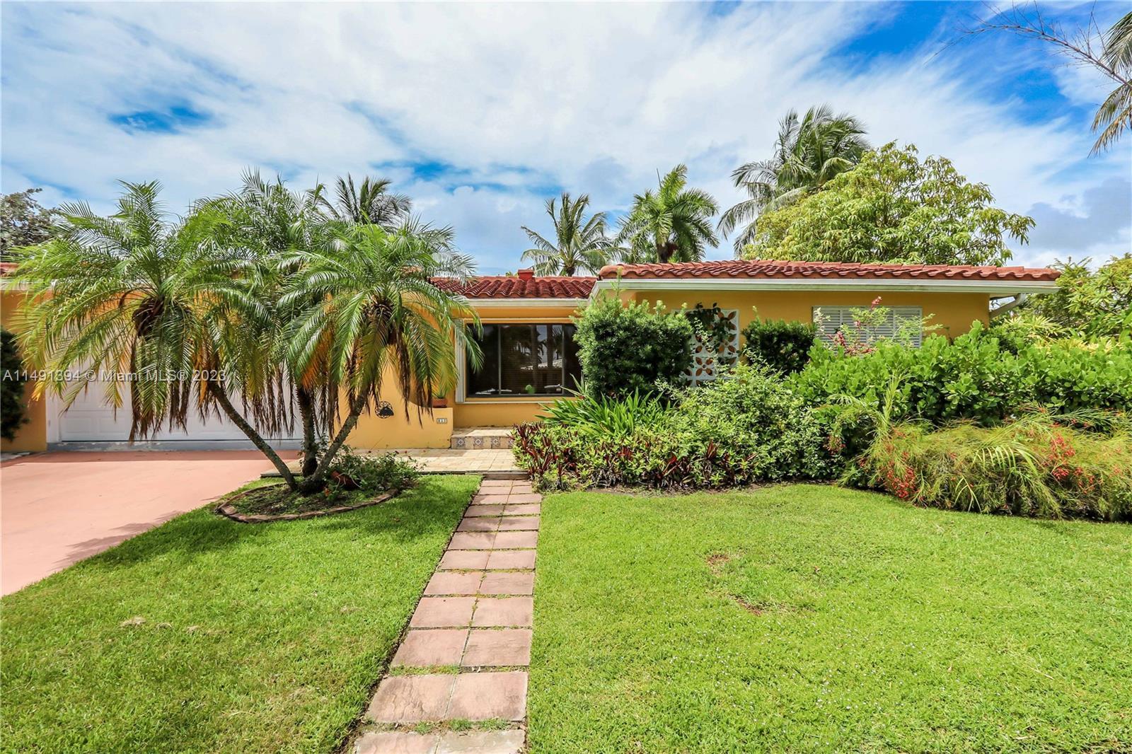 Photo of 852 Tyler St in Hollywood, FL