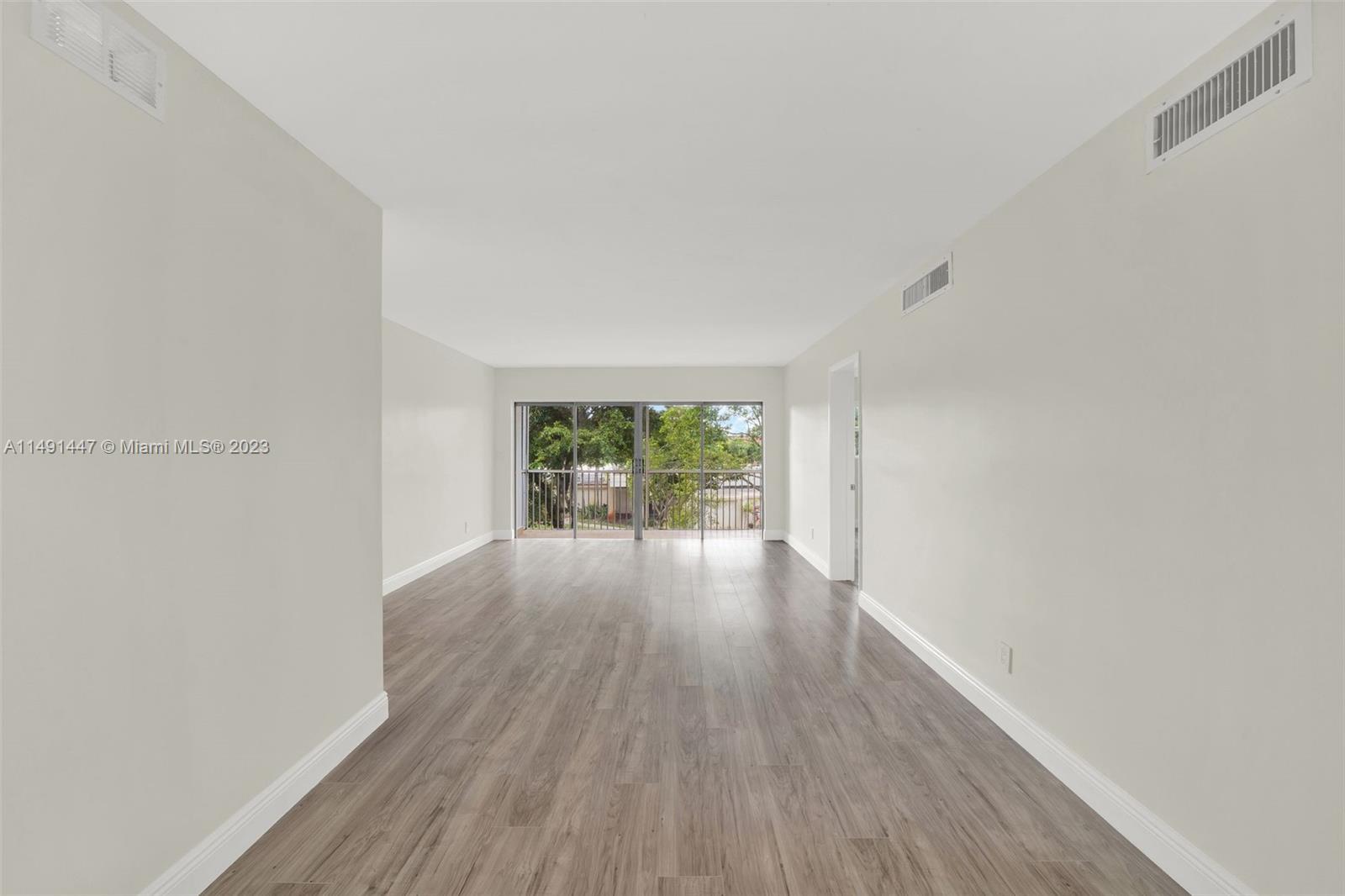 Photo of 1450 NE 191st St #301 in Miami, FL