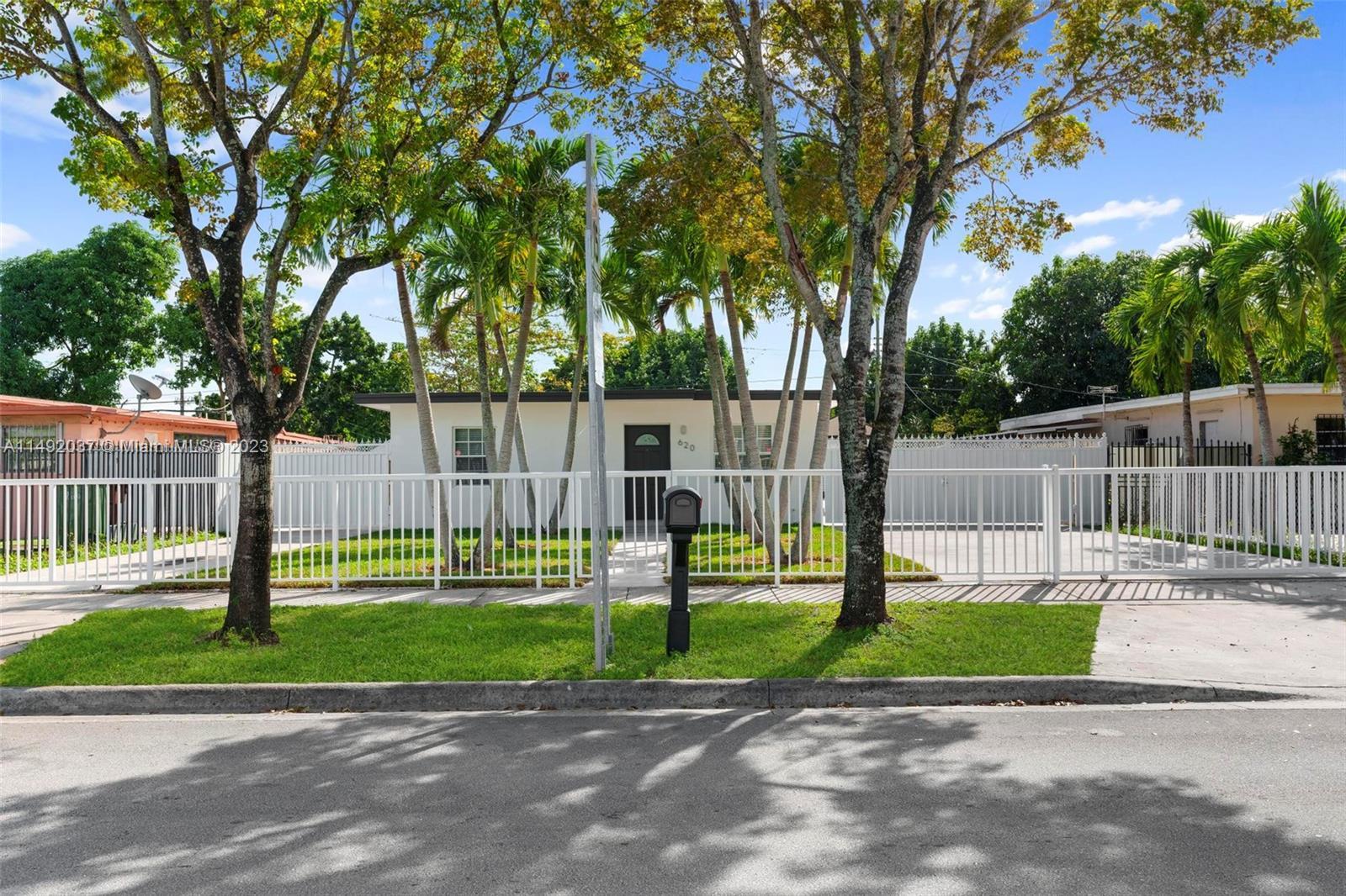 Photo of 620 E 42nd St in Hialeah, FL