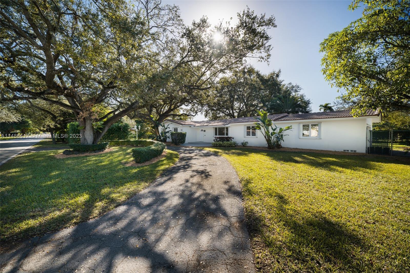 Photo of 8390 SW 132nd St in Pinecrest, FL