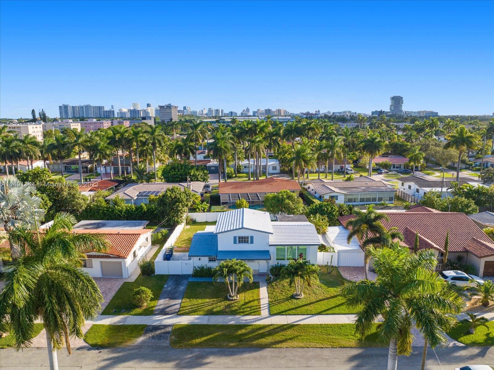 Photo of 1016 NE 4th Ct in Hallandale Beach, FL