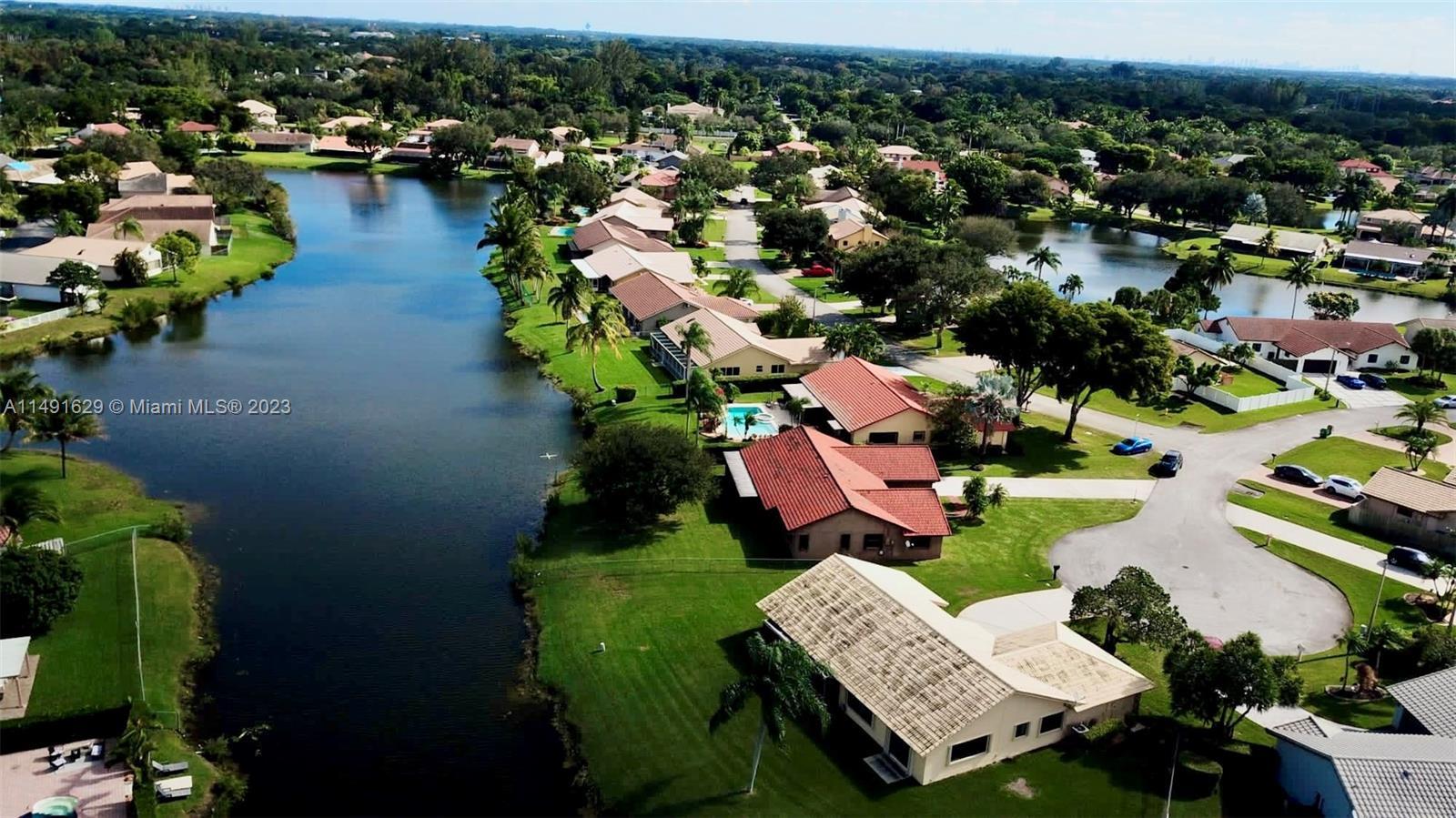 Photo of 15011 Featherstone Wy in Davie, FL