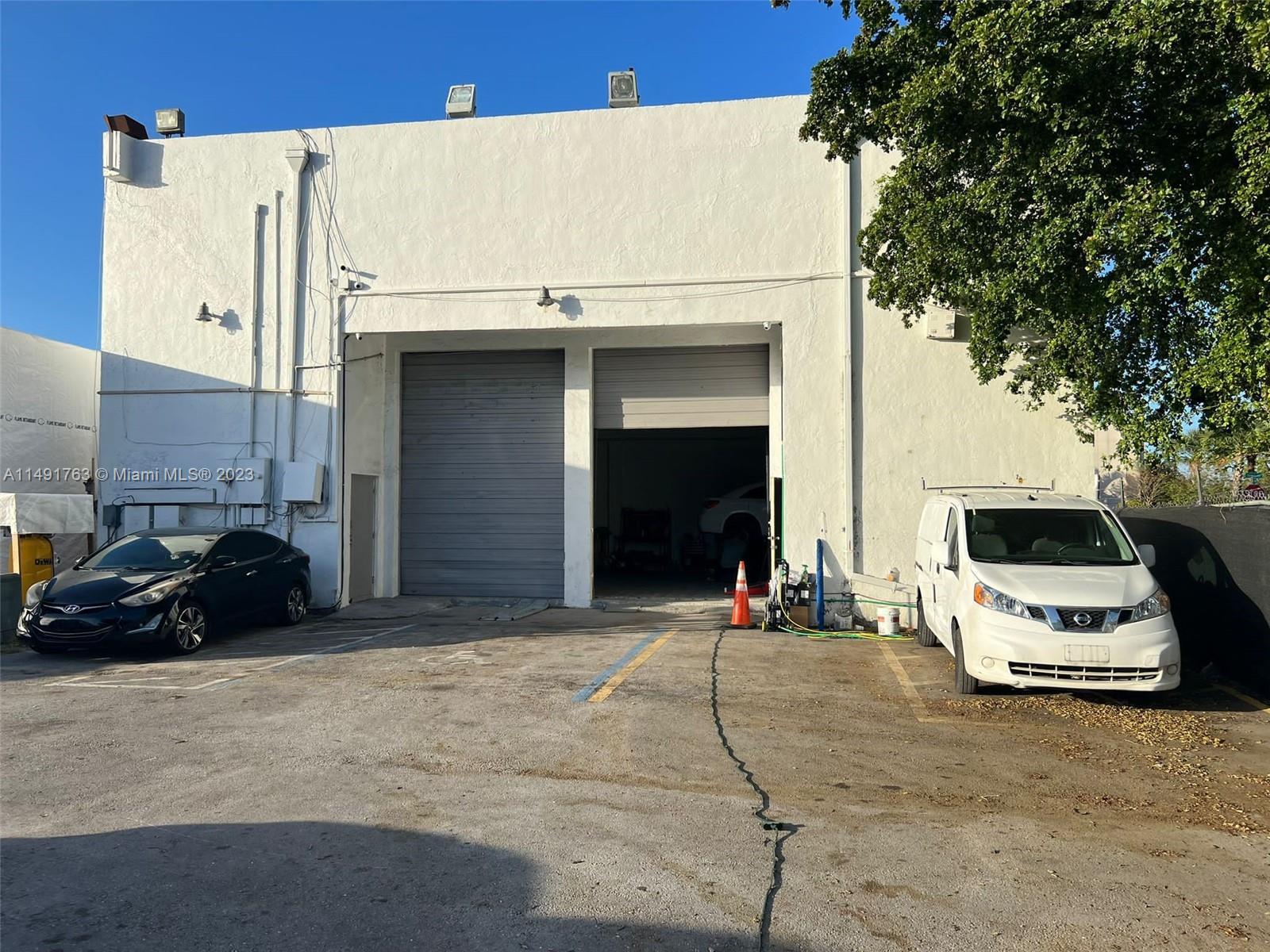 Photo of 5900 Dewey St in Hollywood, FL