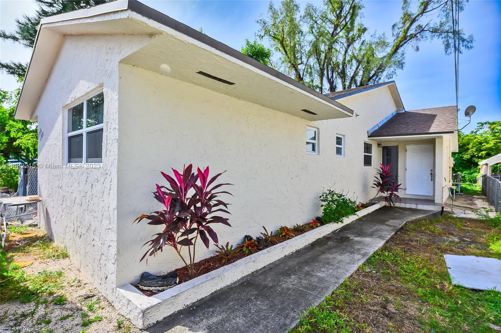 Photo of 11316 Peachtree Dr in Miami, FL
