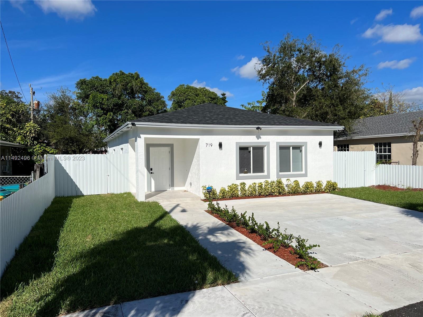 Photo of 719 SW 7th St in Dania Beach, FL