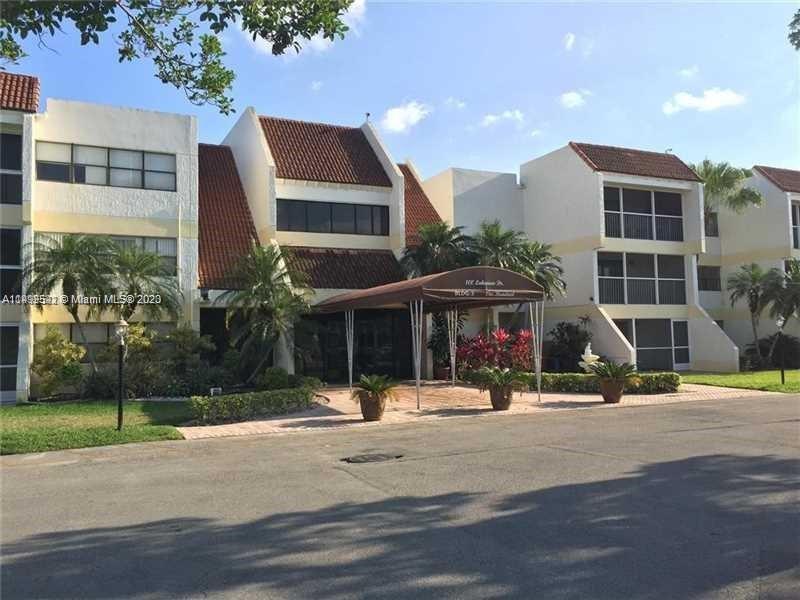 Photo of 100 Lakeview Dr #206 in Weston, FL