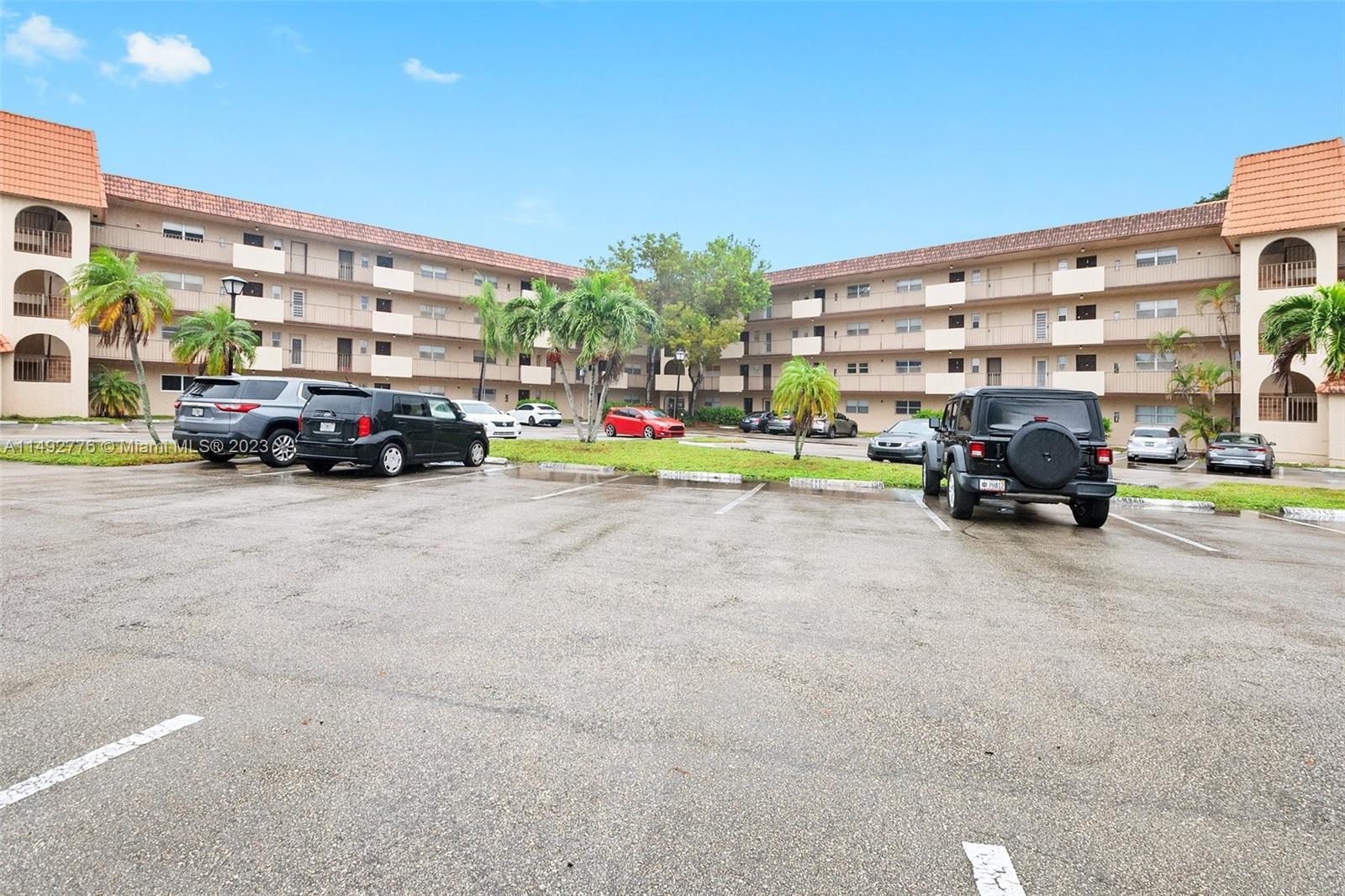 Photo of 6061 N Falls Cir Dr #303 in Lauderhill, FL