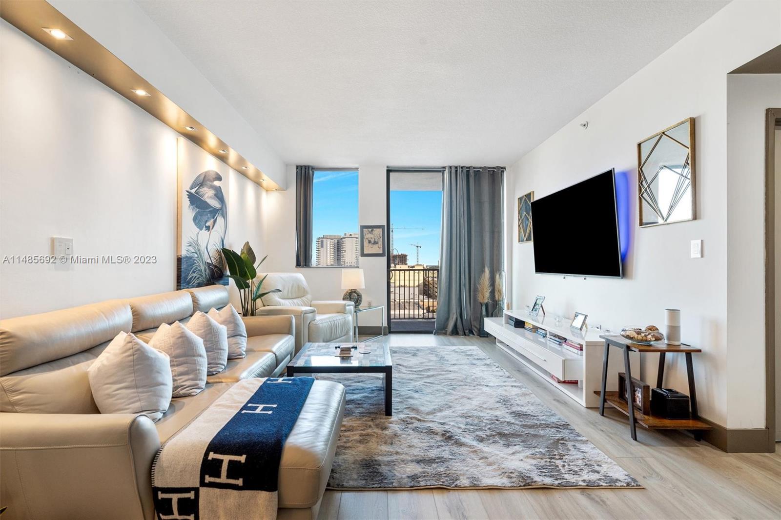 Photo of 140 S Dixie Hwy #927 in Hollywood, FL