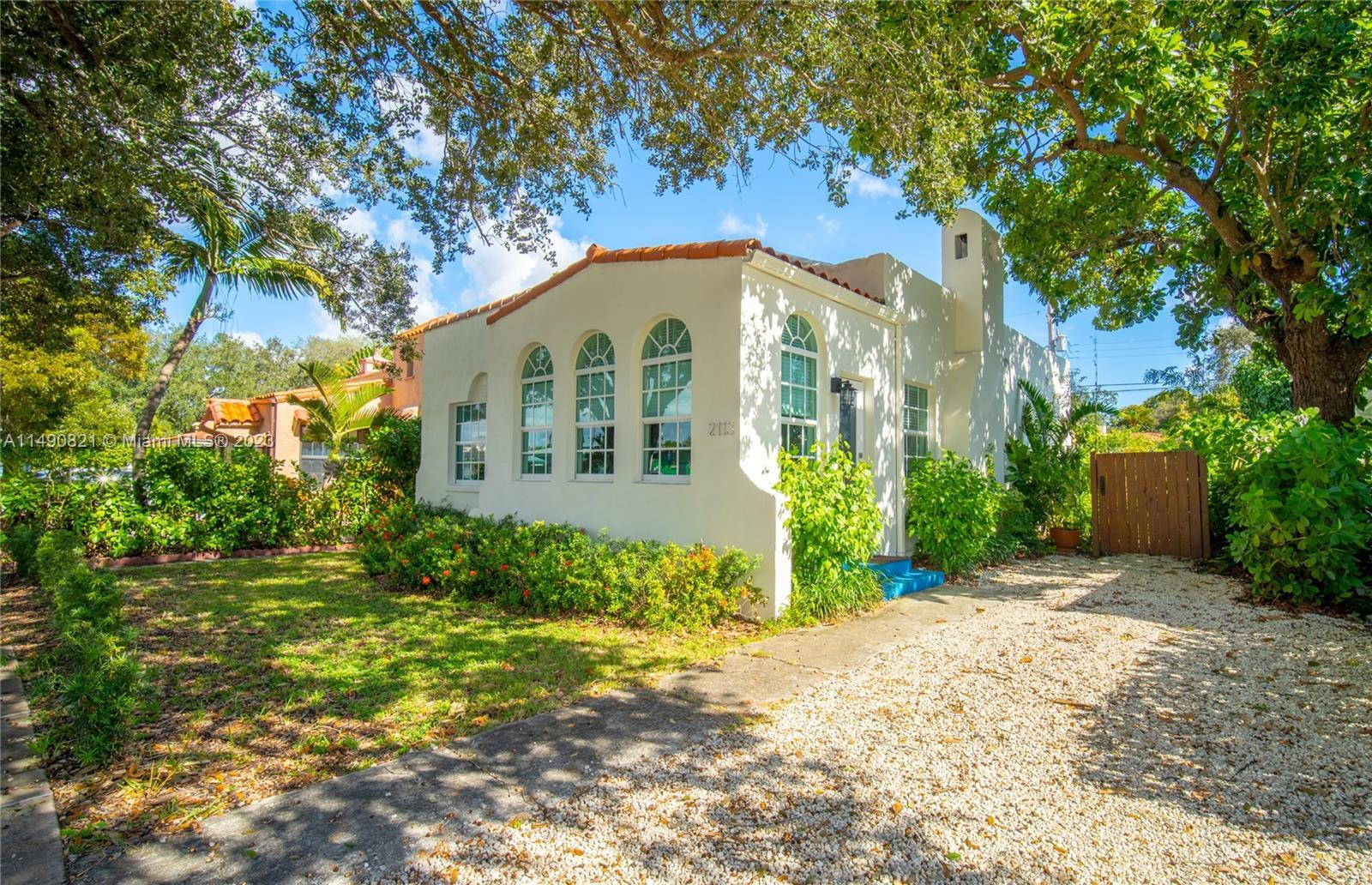 Photo of 2113 Red Rd in Coral Gables, FL