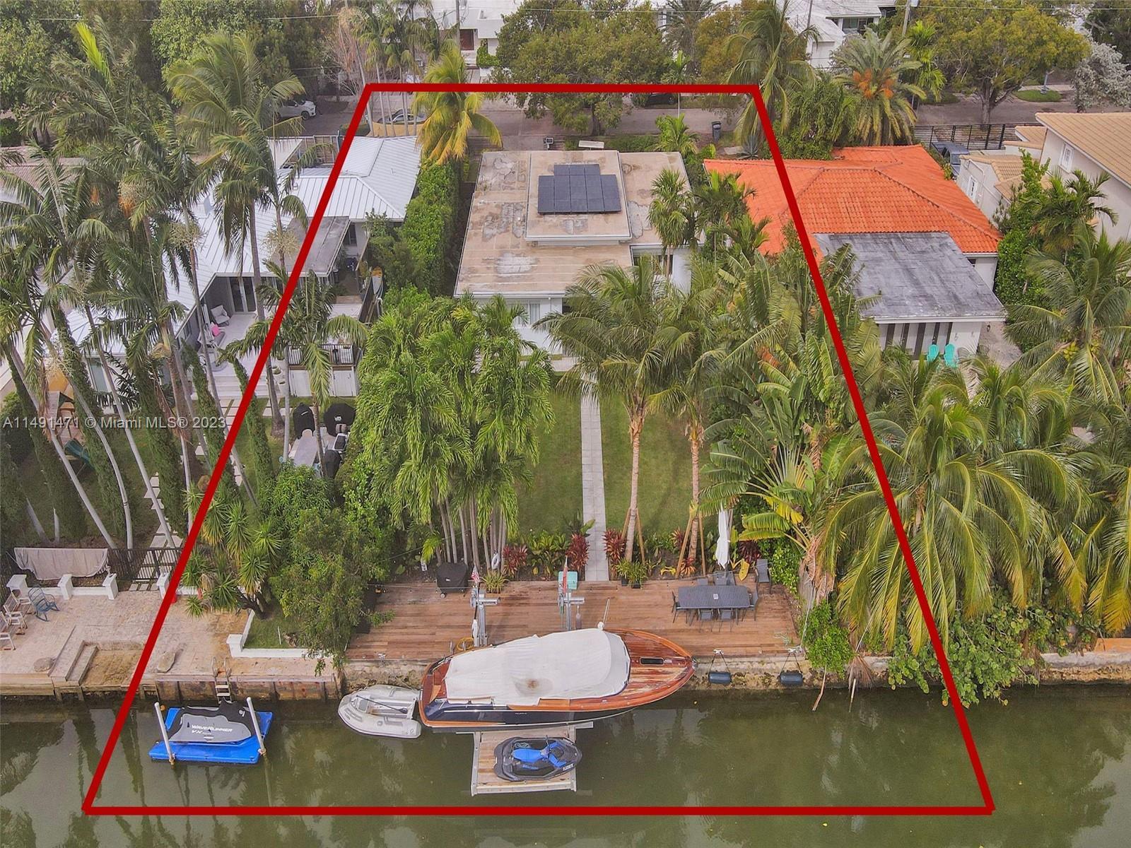 Photo of 1720 Cleveland Rd in Miami Beach, FL
