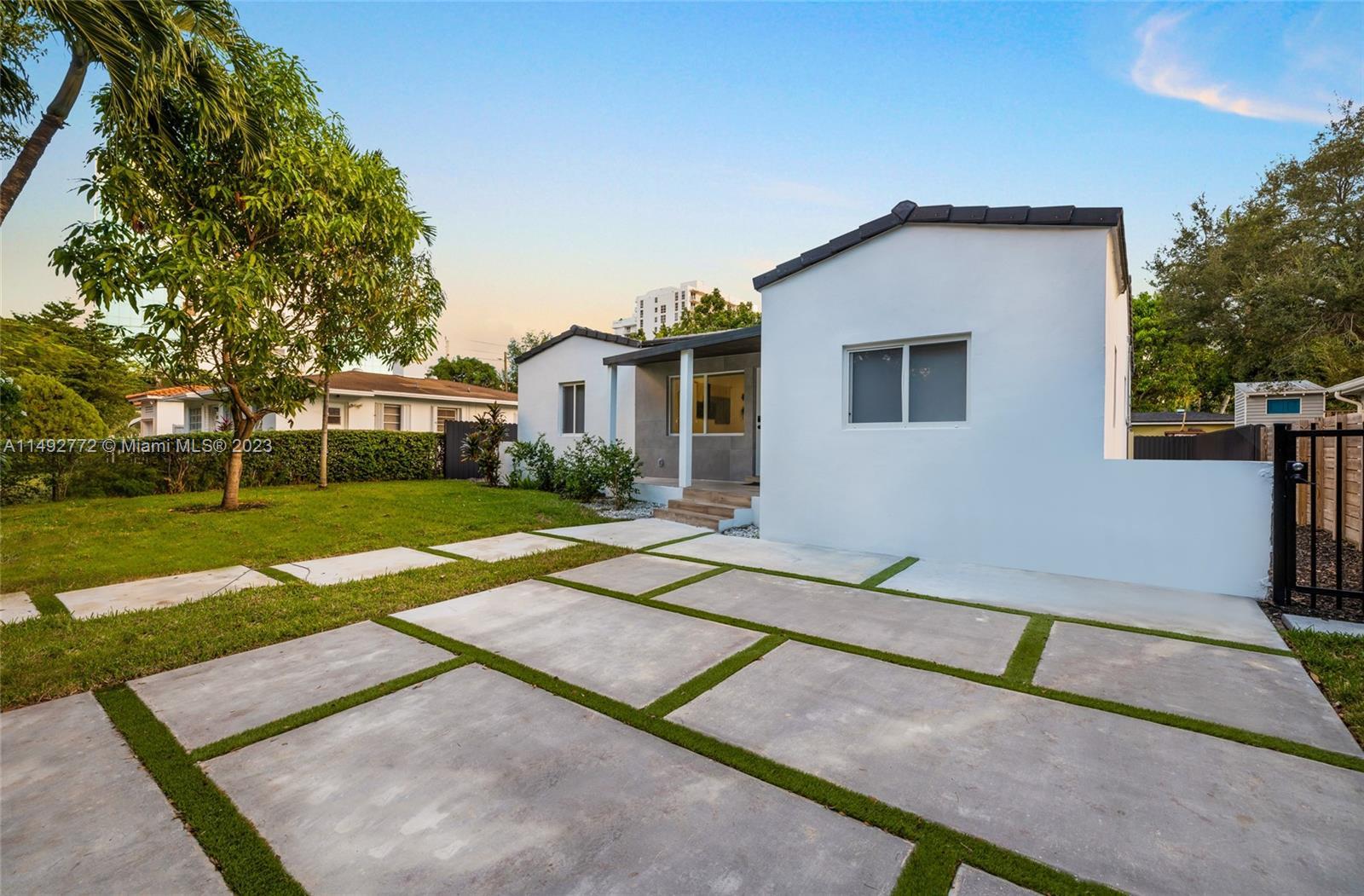 Photo of 250 NE 45th St in Miami, FL