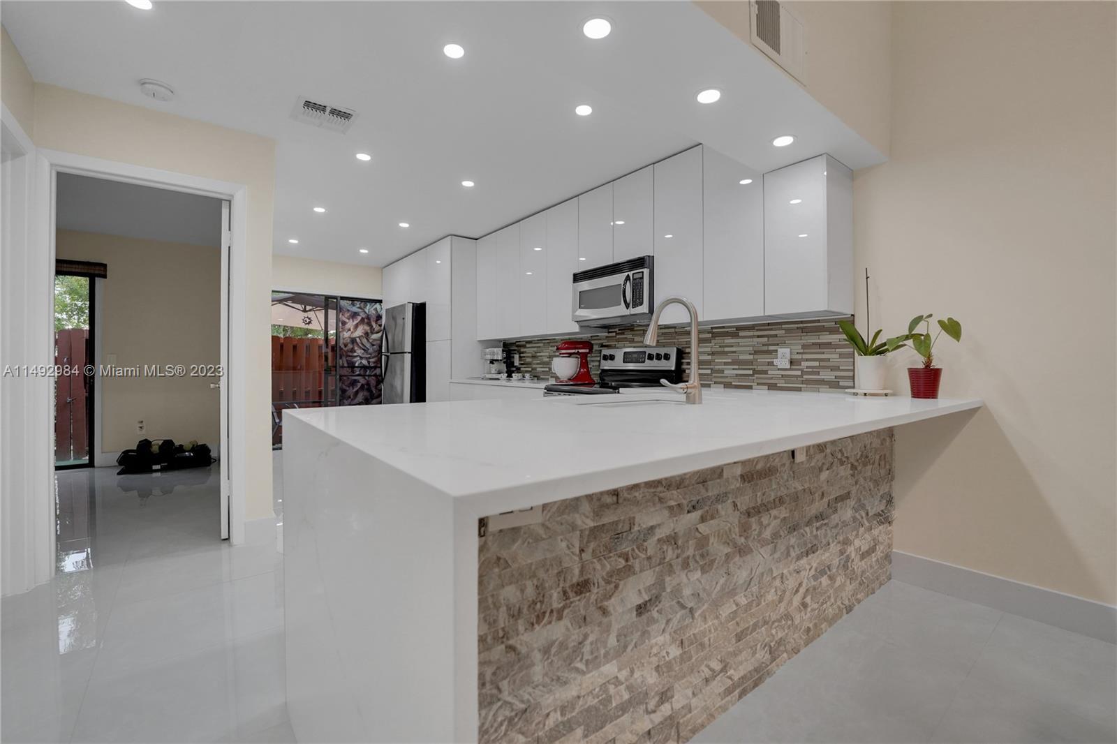 Photo of 456 SE 14th St in Dania Beach, FL