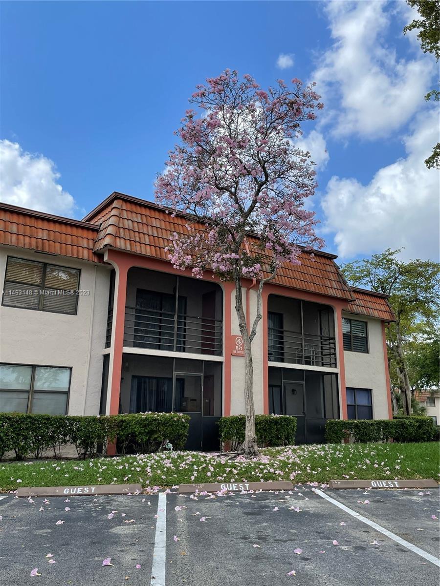 Photo of 871 NE 207th Ln #204-15 in Miami, FL