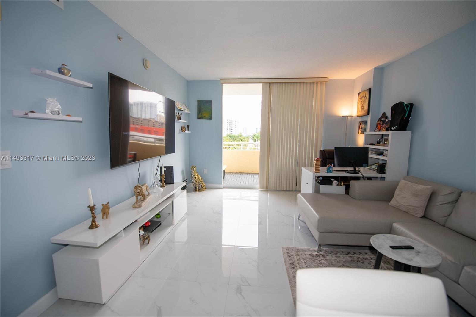 Photo of 18800 NE 29th Ave #511 in Aventura, FL