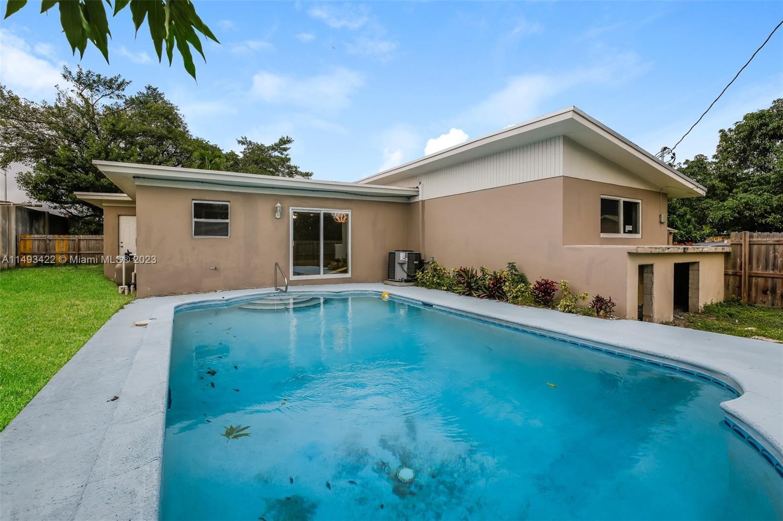 Photo of 2924 Washington St in Hollywood, FL