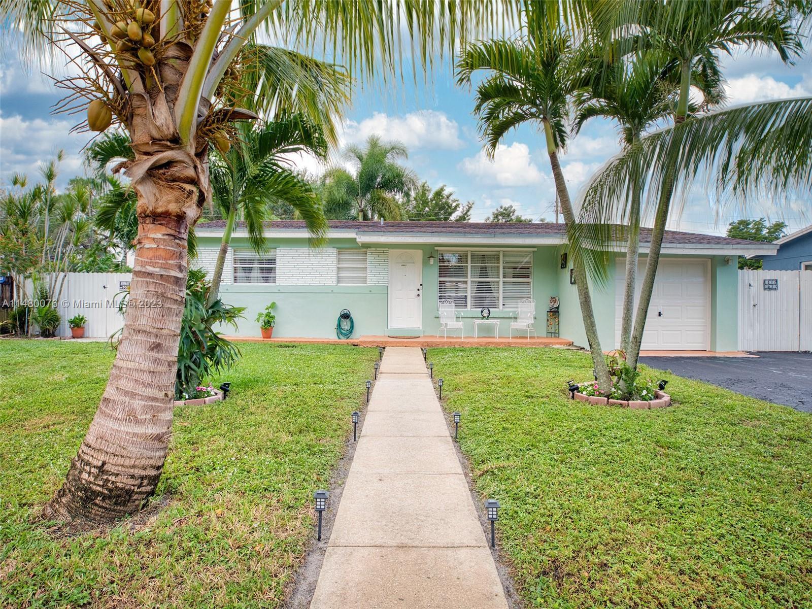 Photo of 4810 SW 10th St in Plantation, FL