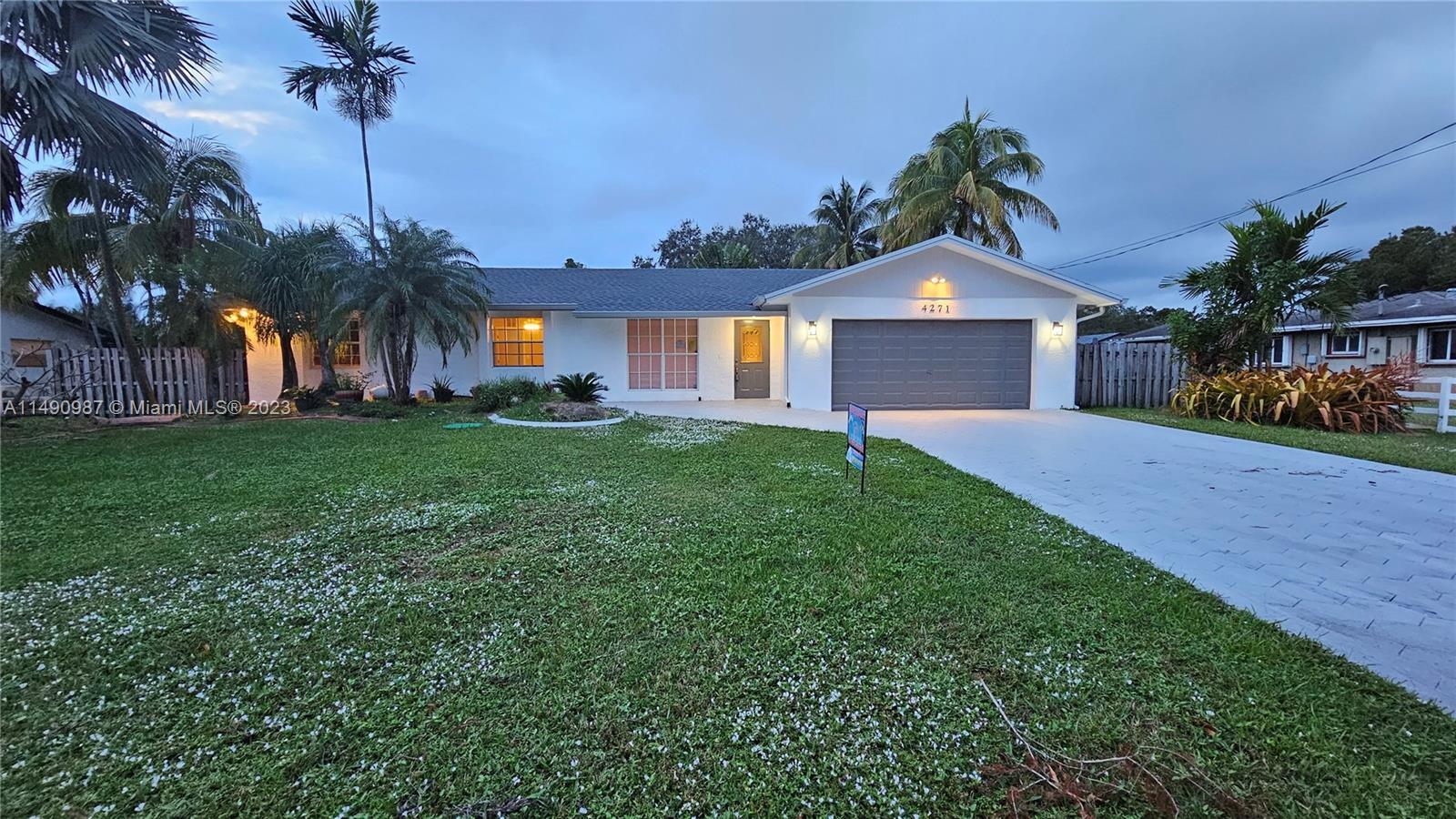 Photo of 4271 SW 67th Ter in Davie, FL