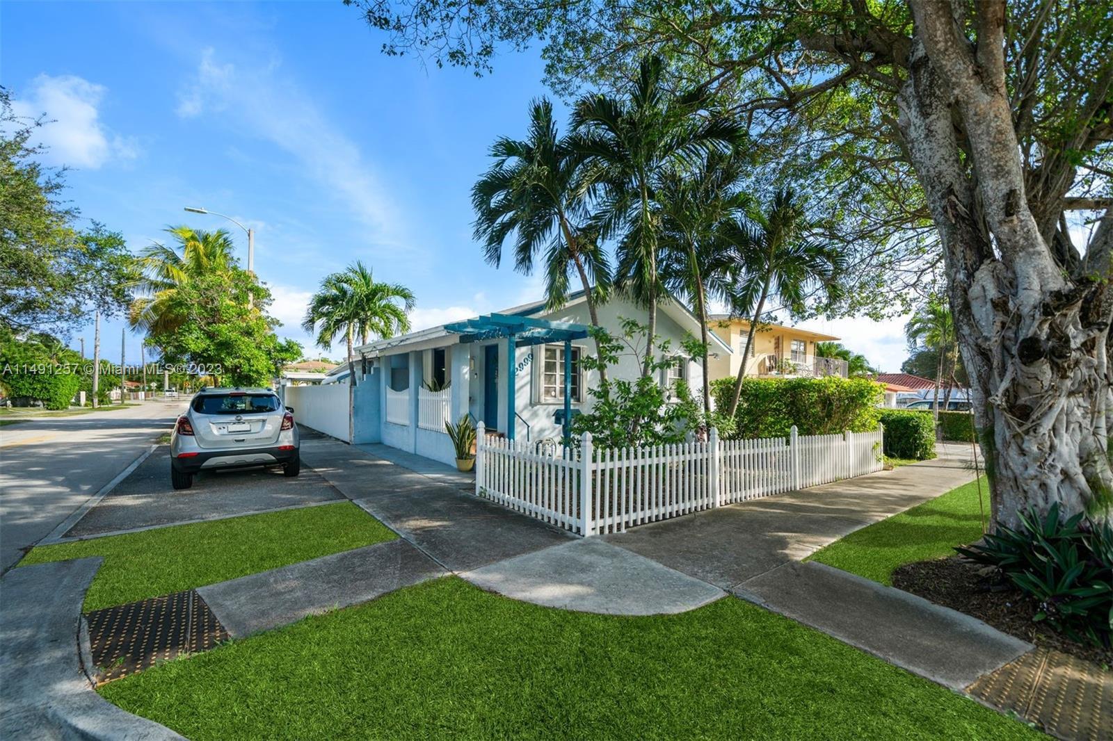 Photo of 2999 SW 17th St in Miami, FL