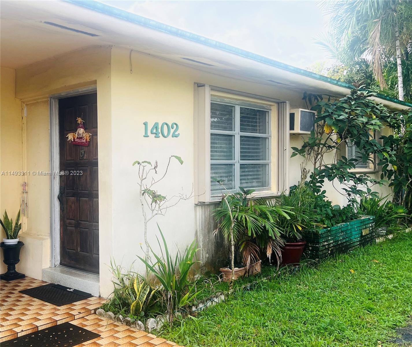Photo of 1400 SW 74th Ave in Miami, FL