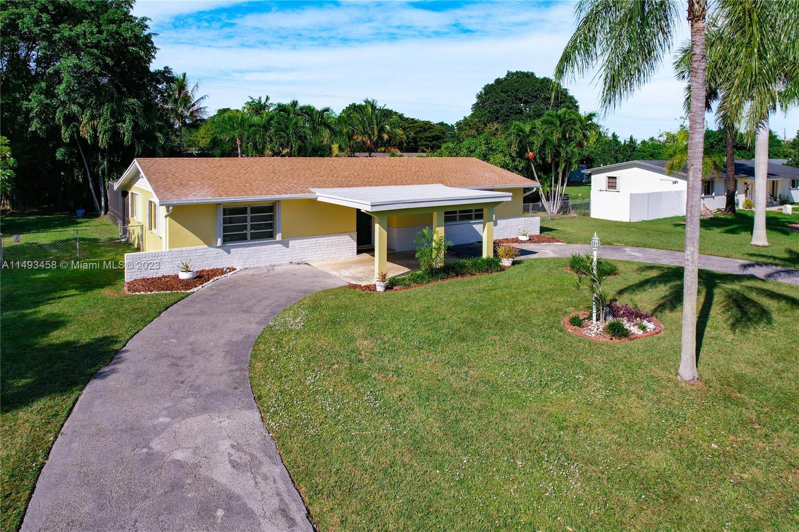 Photo of 19520 SW 128th Ave in Miami, FL