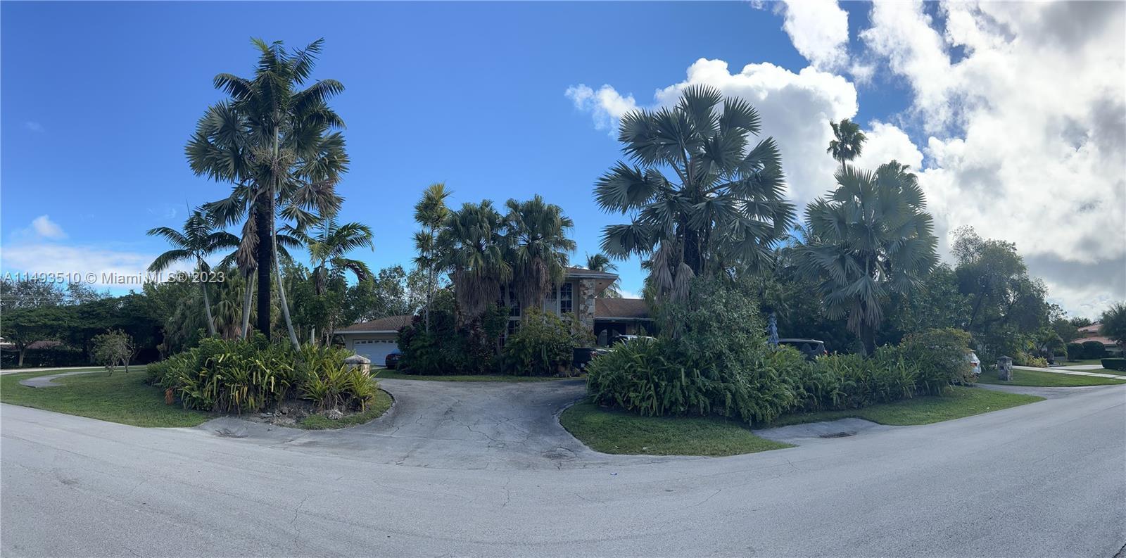 Photo of 15201 SW 74th Pl in Palmetto Bay, FL