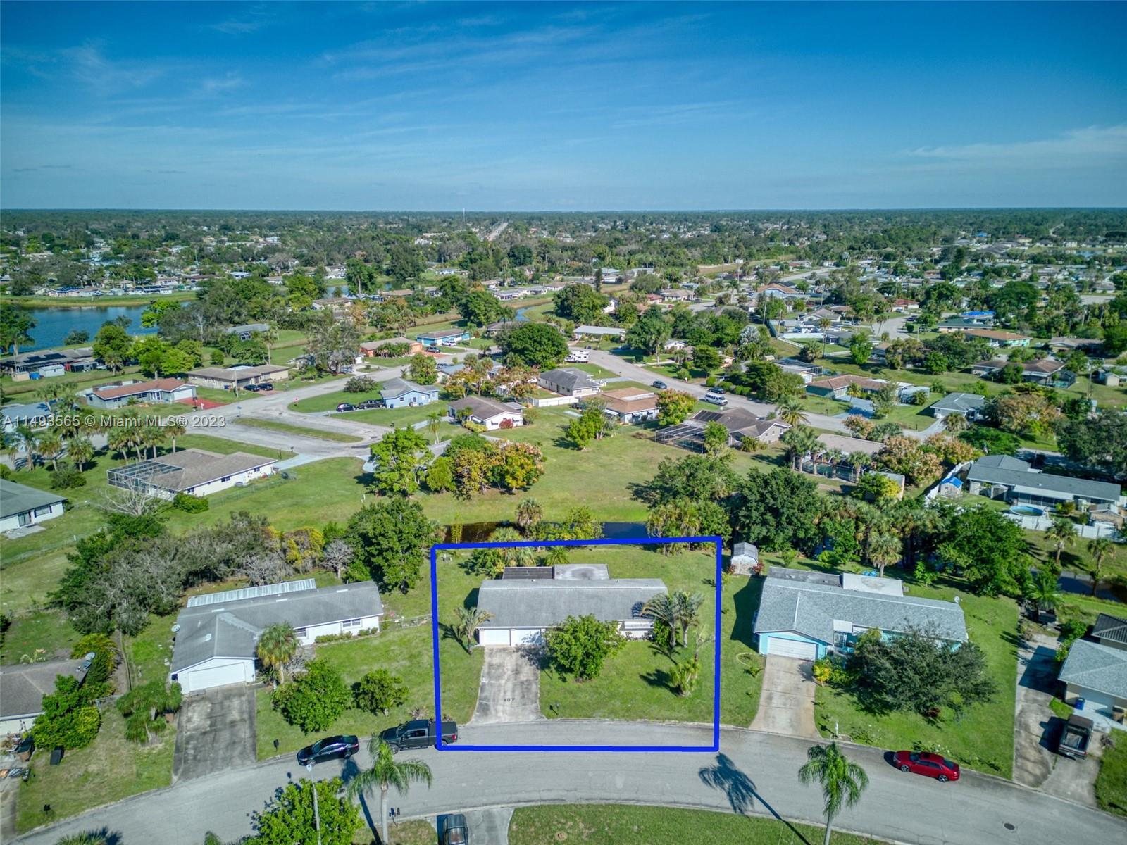 Photo of 107 W Lake Dr in Lehigh Acres, FL