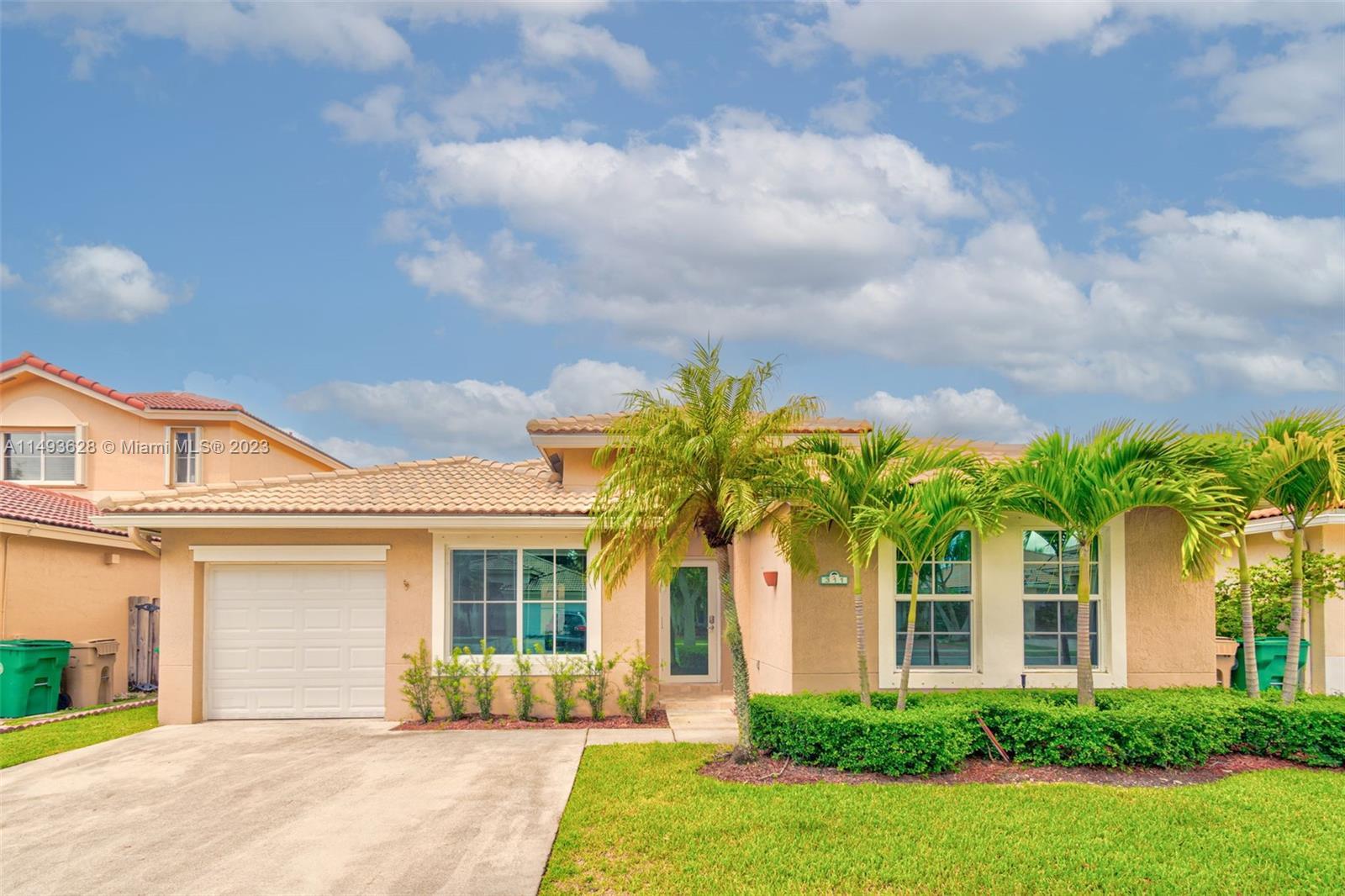 Photo of 311 W Royal Cove Cir in Davie, FL