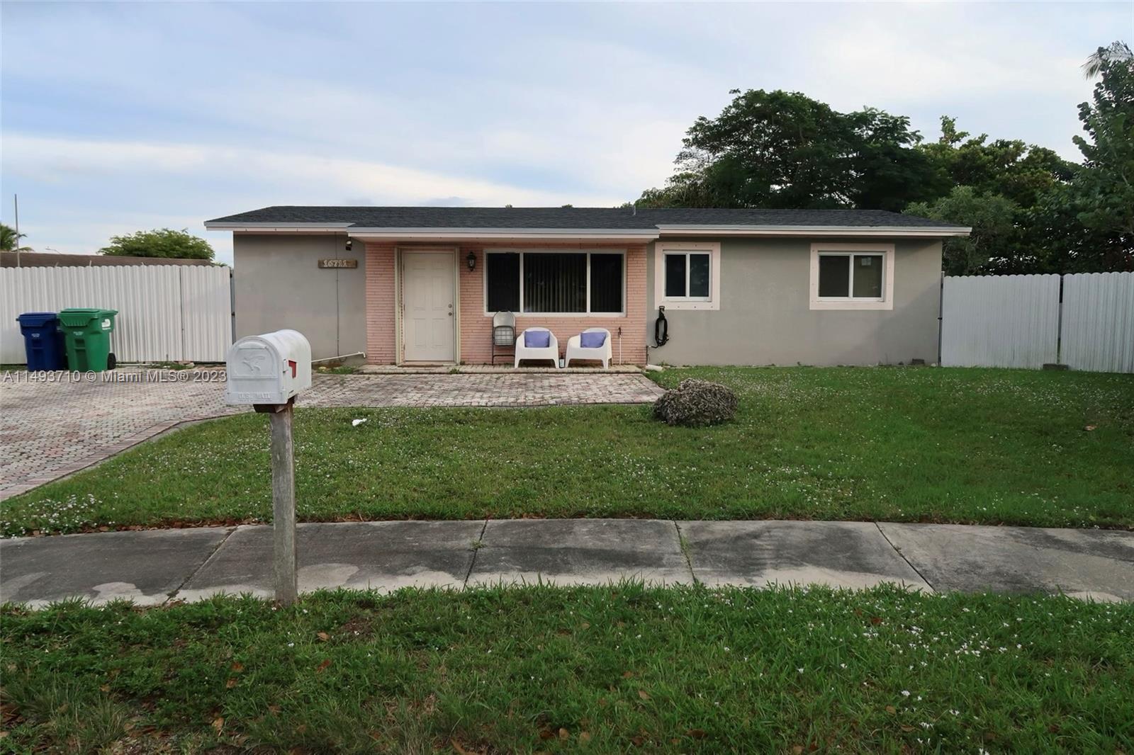 Photo of 16711 NW 73rd Ave in Hialeah, FL