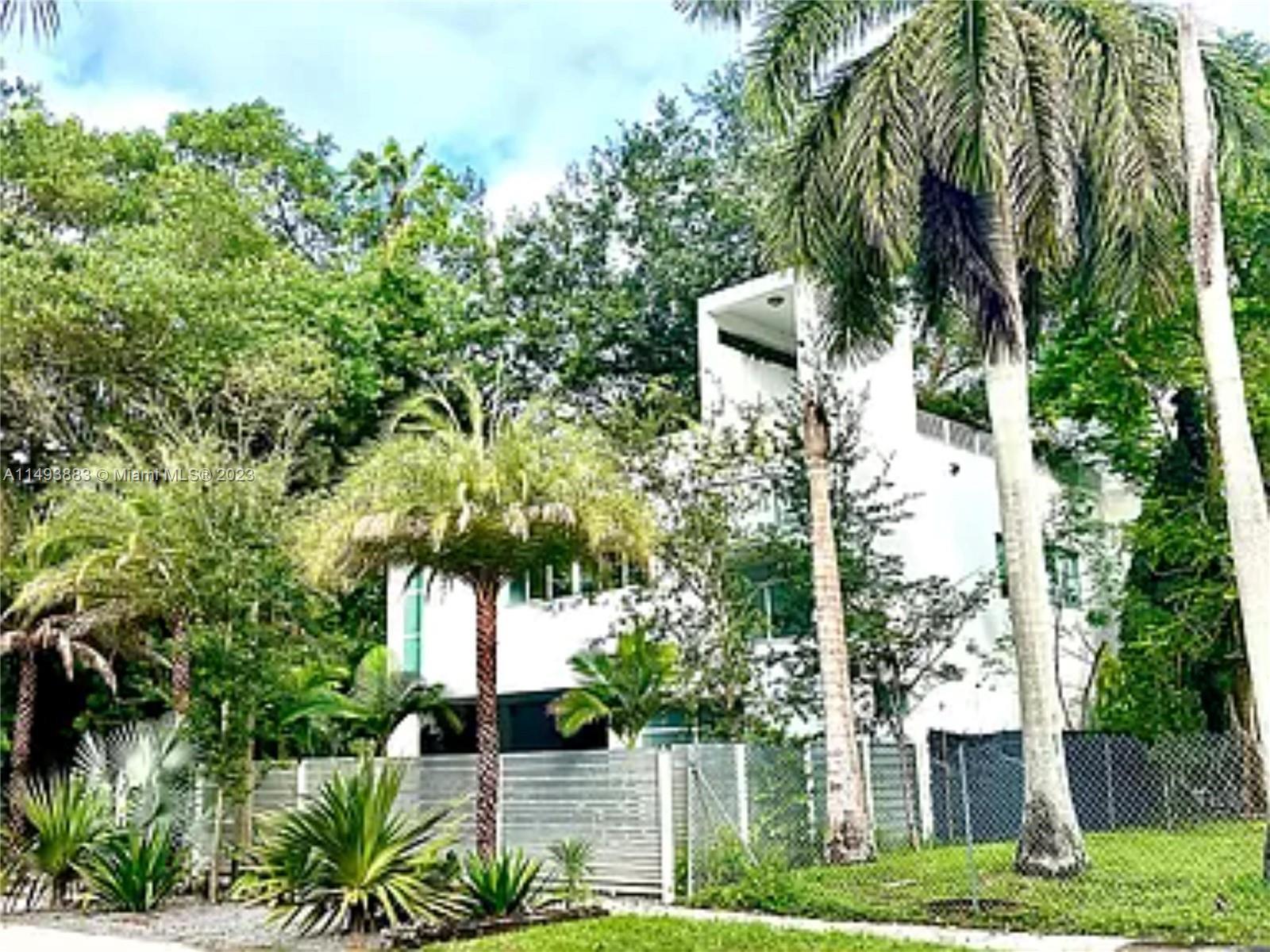 Photo of 3861 Kumquat Ave in Miami, FL