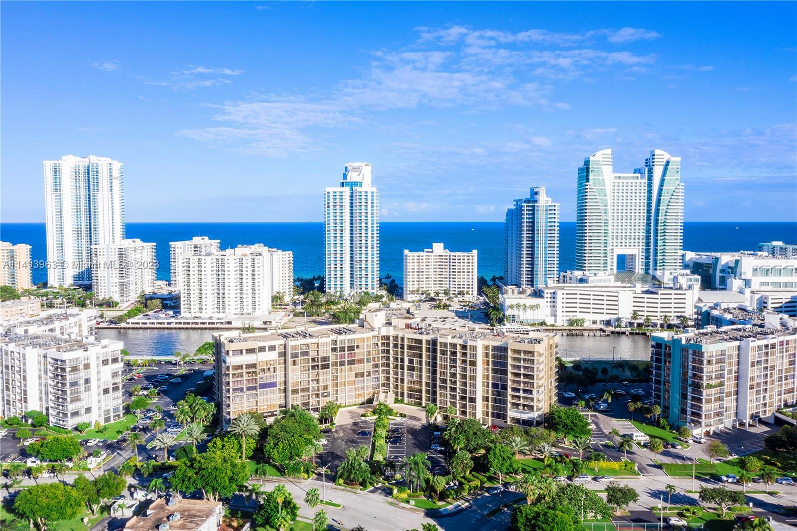 Photo of 600 Parkview Dr #304 in Hallandale Beach, FL