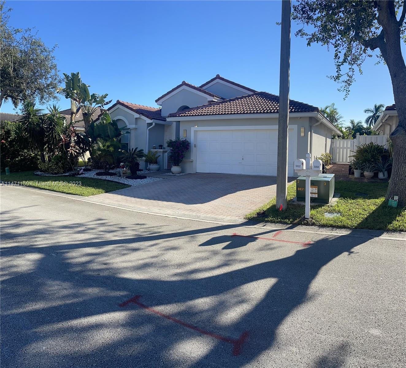 Photo of 5032 SW 34th Ter in Hollywood, FL