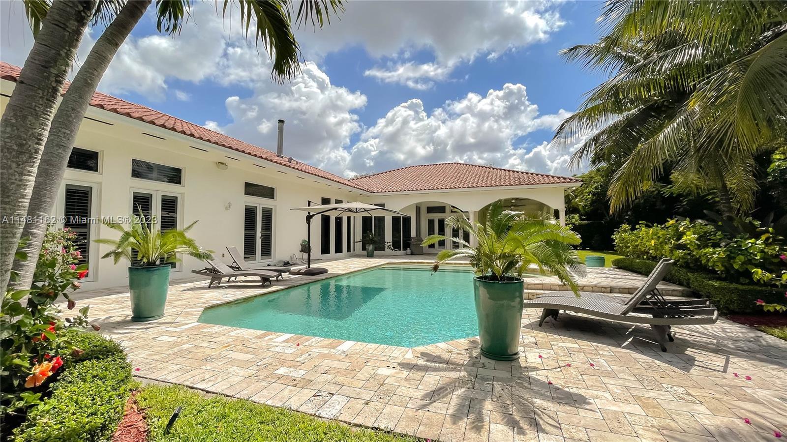 Photo of 6990 SW 90th St in Pinecrest, FL