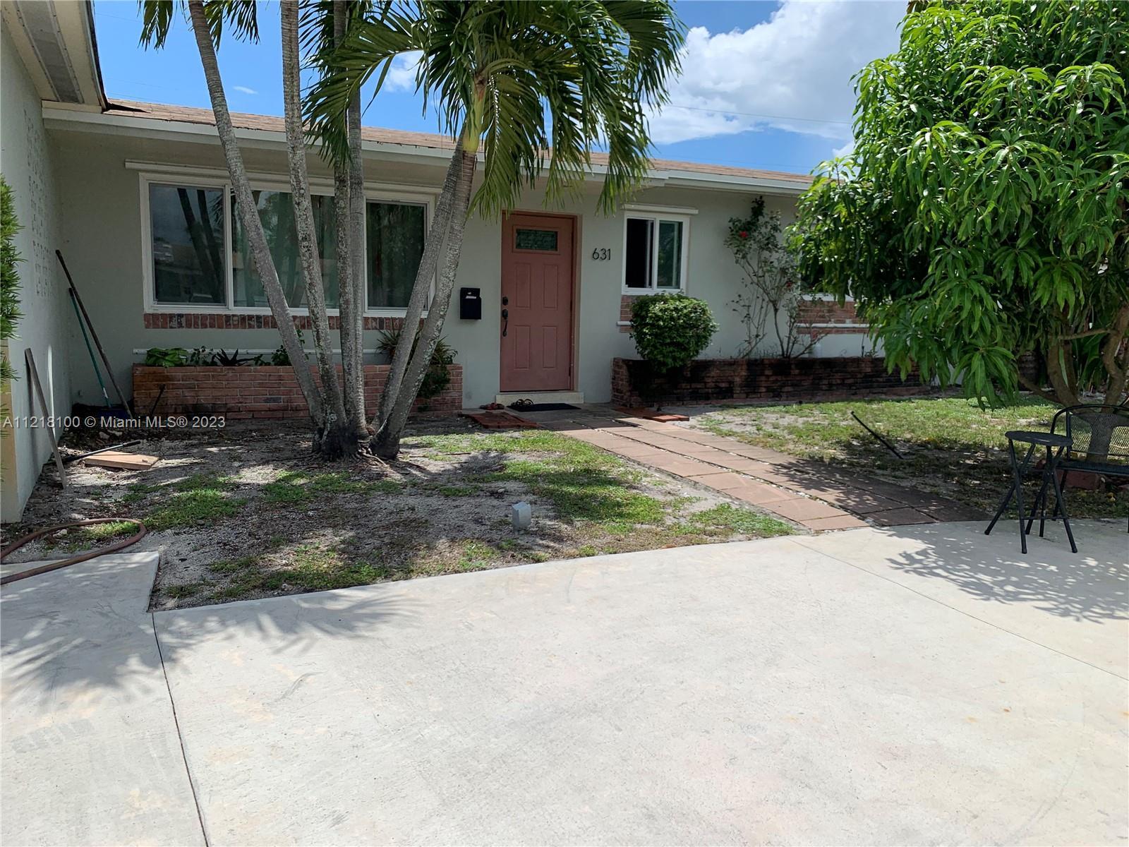 Photo of 631 SW 71st Ave in Pembroke Pines, FL