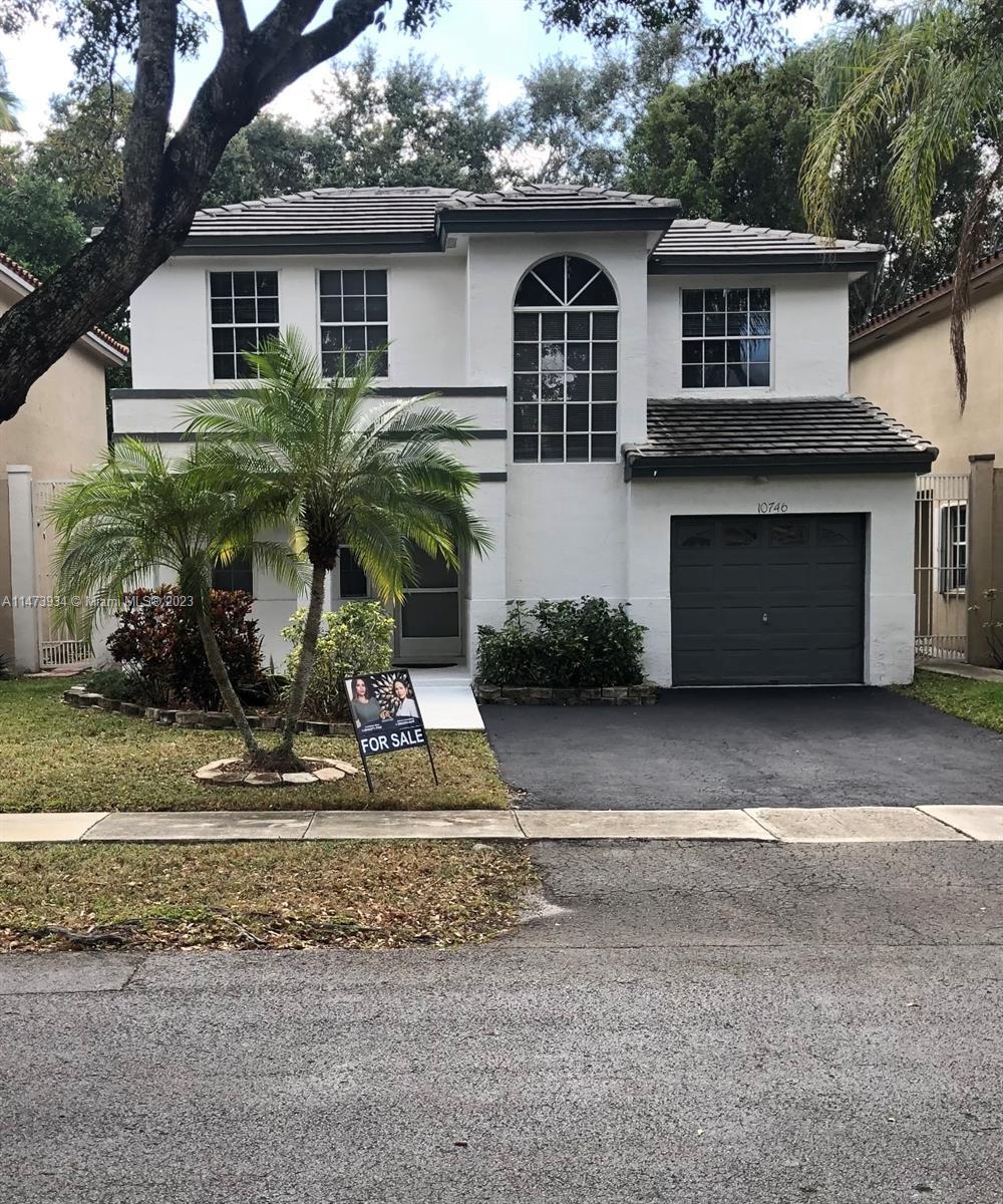 Photo of 10746 S Saratoga Dr in Cooper City, FL