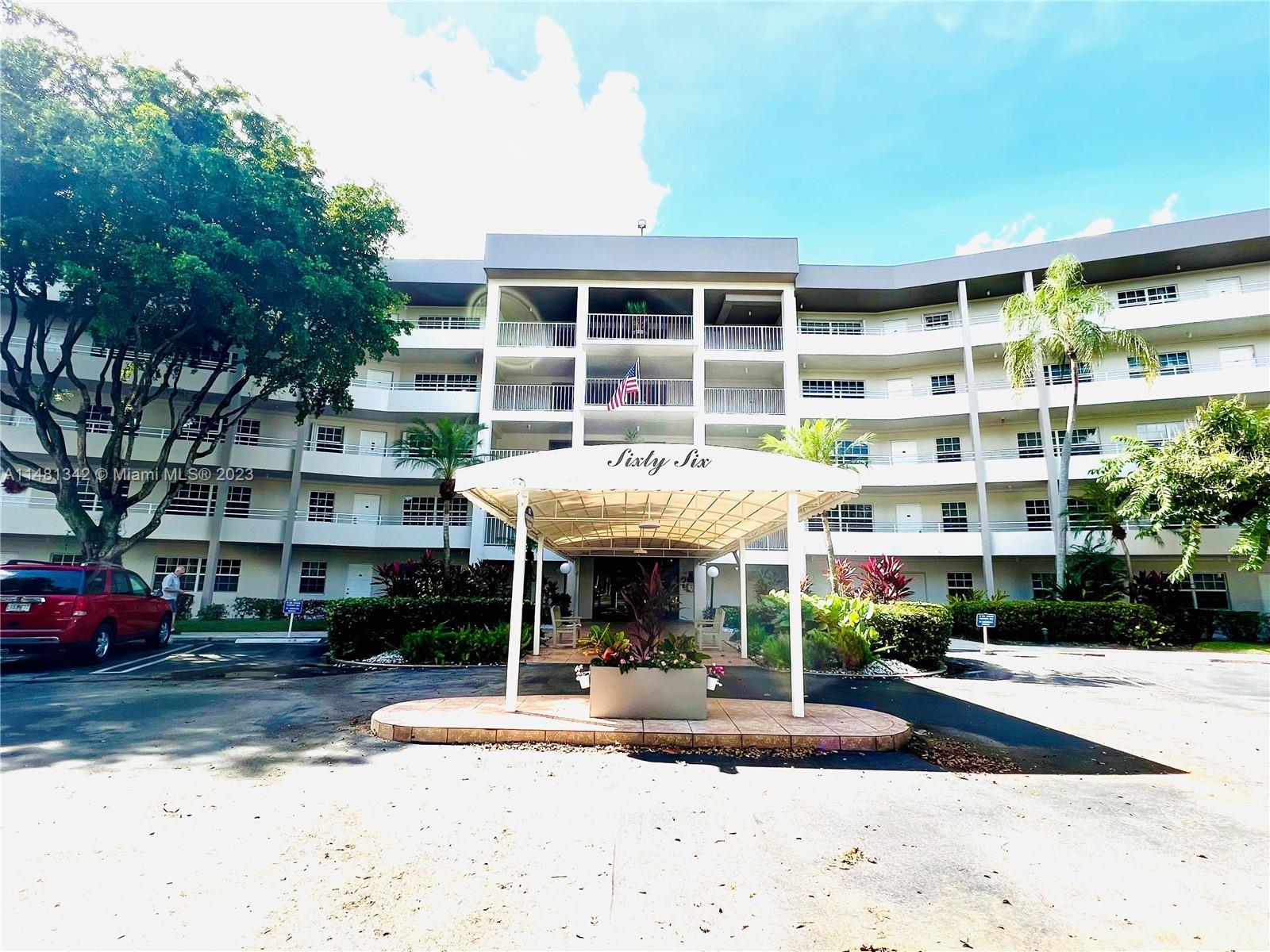 Photo of 565 Oaks Ln #206 in Pompano Beach, FL