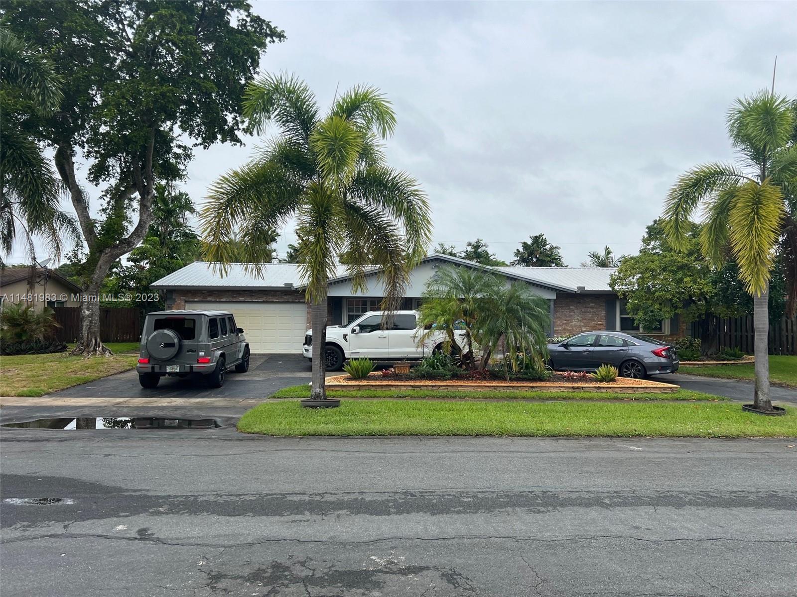 Photo of 5561 SW 7th St in Plantation, FL