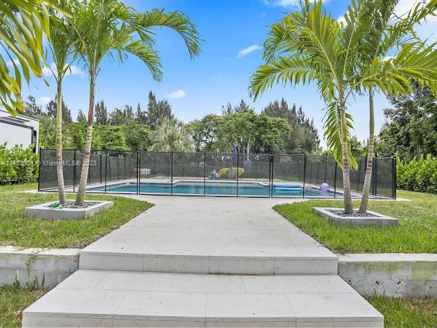 Photo of 308 E Acre Dr in Plantation, FL