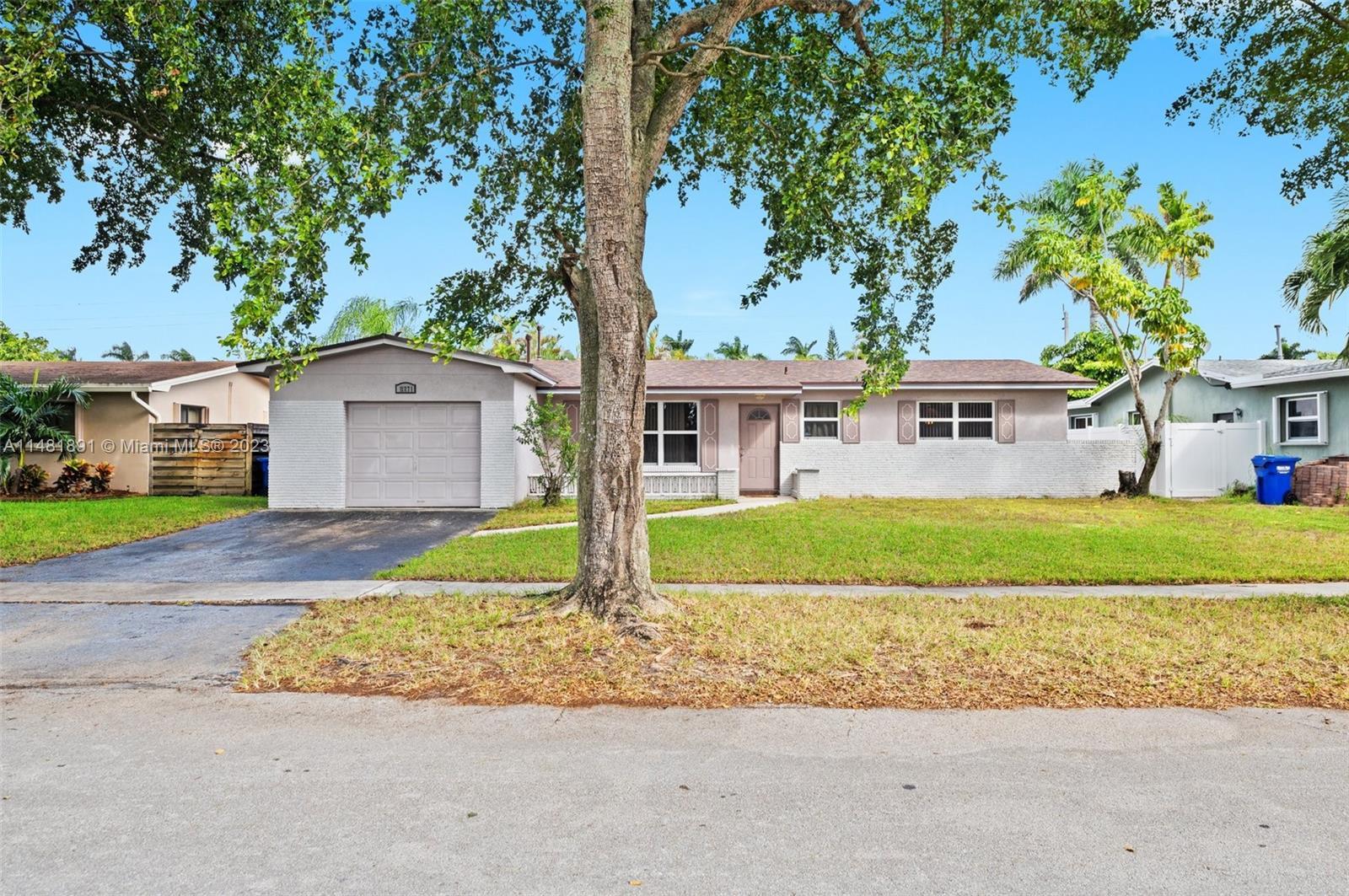 Photo of 11271 NW 23rd St in Pembroke Pines, FL