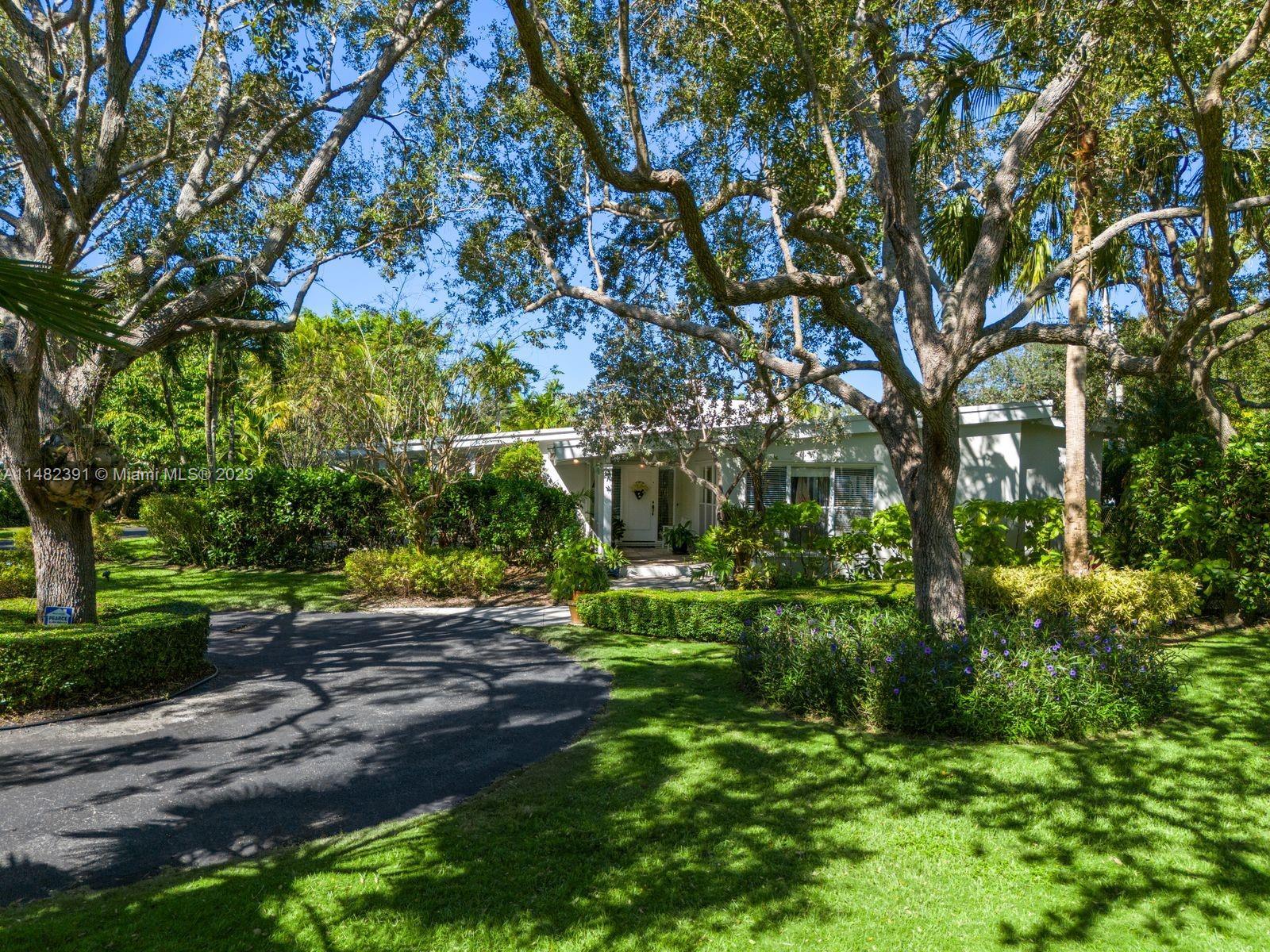 Photo of 12510 Moss Ranch Rd in Pinecrest, FL