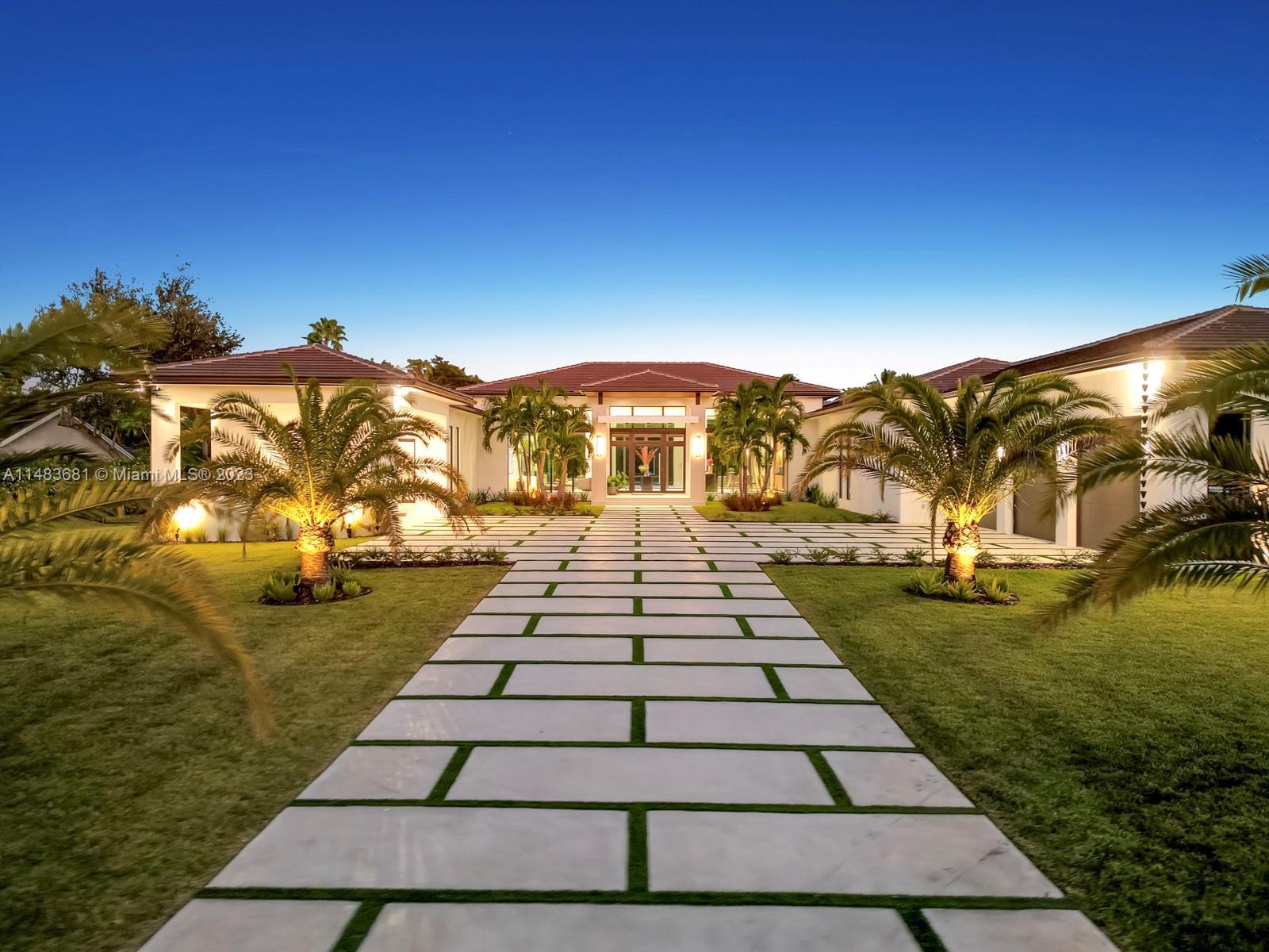 Photo of 11501 SW 67th Ave in Pinecrest, FL