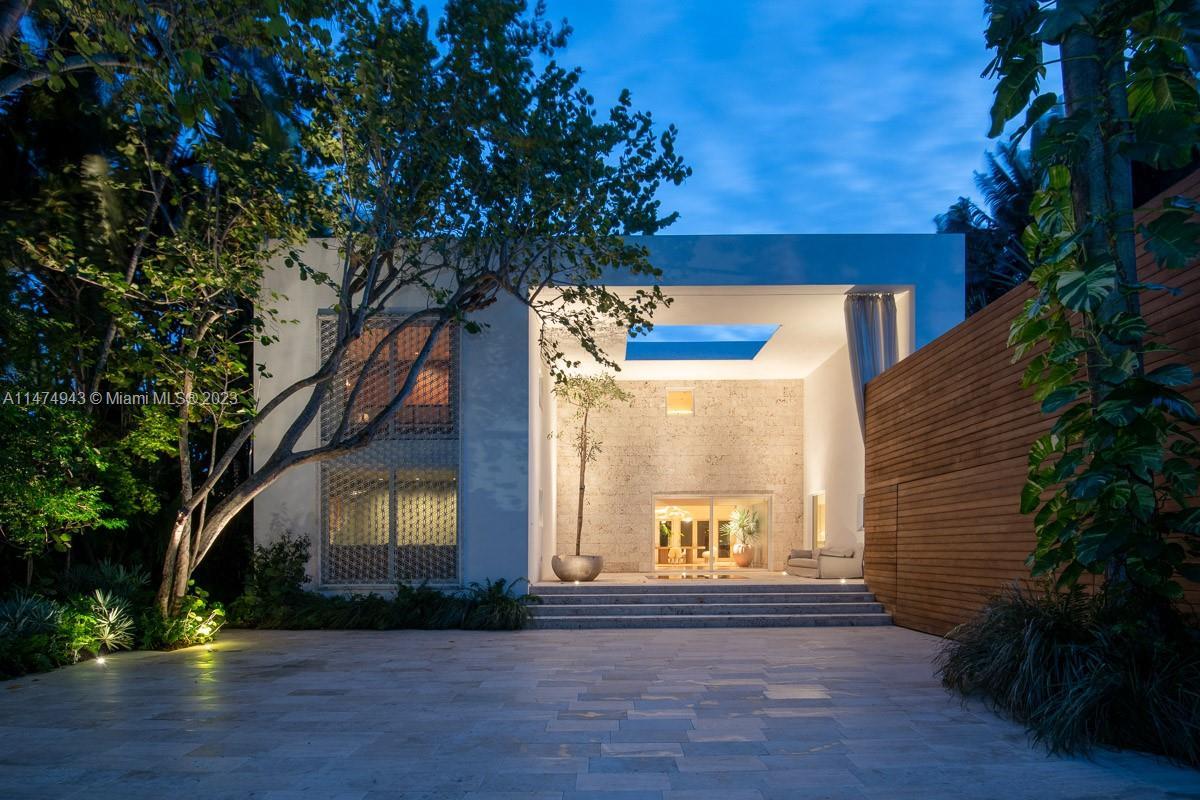 Photo of 1500 W 23rd St in Miami Beach, FL