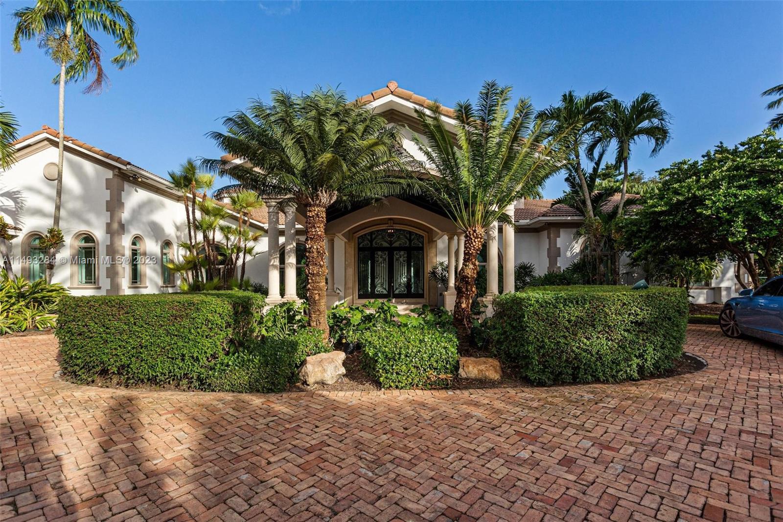 Photo of 11025 SW 62nd Ave in Pinecrest, FL
