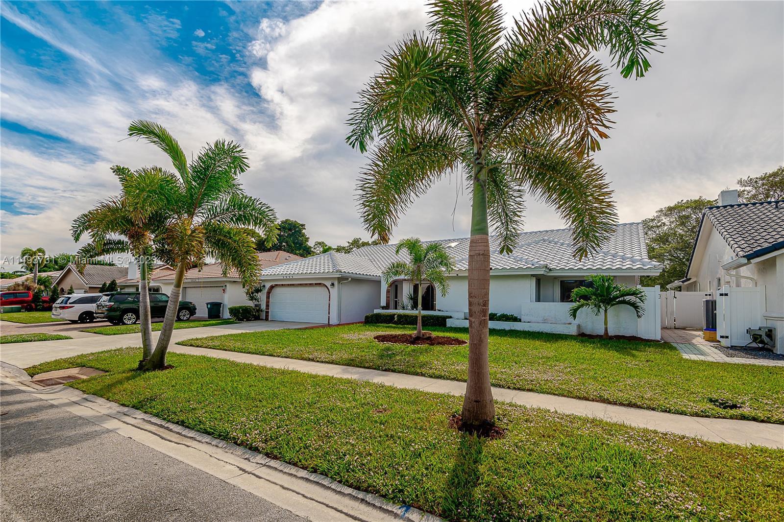 Photo of 5030 Marina Cir in Boca Raton, FL