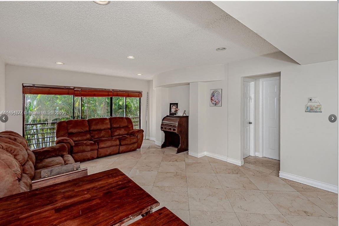 Photo of 4000 N Hills Dr #29 in Hollywood, FL