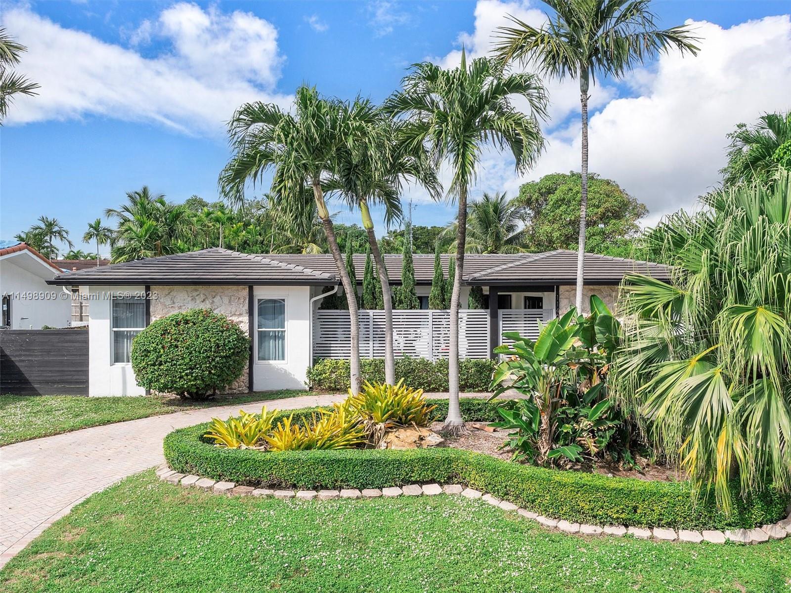 Photo of 11407 N N Bayshore Dr in North Miami, FL