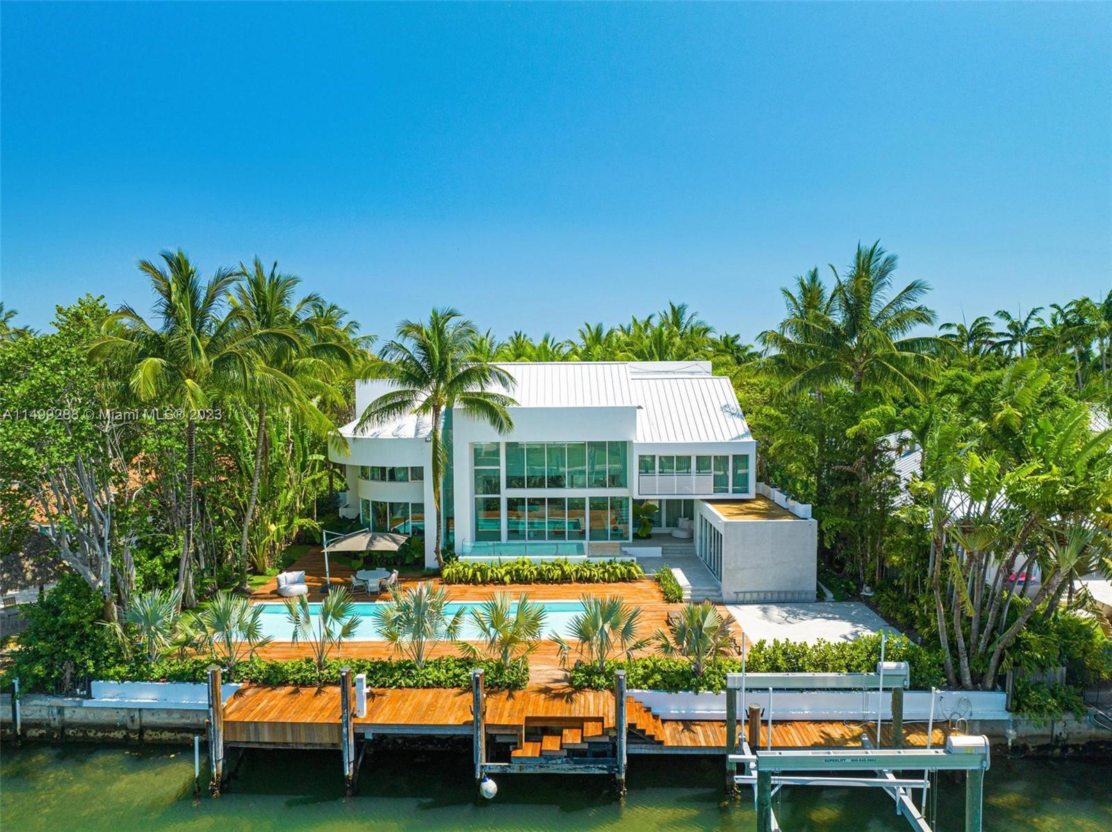 Photo of 161 Cape Florida Dr in Key Biscayne, FL