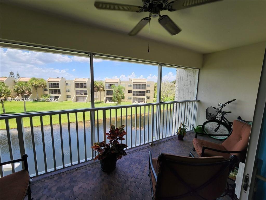 Photo of 120 Lakeview Dr #311 in Weston, FL