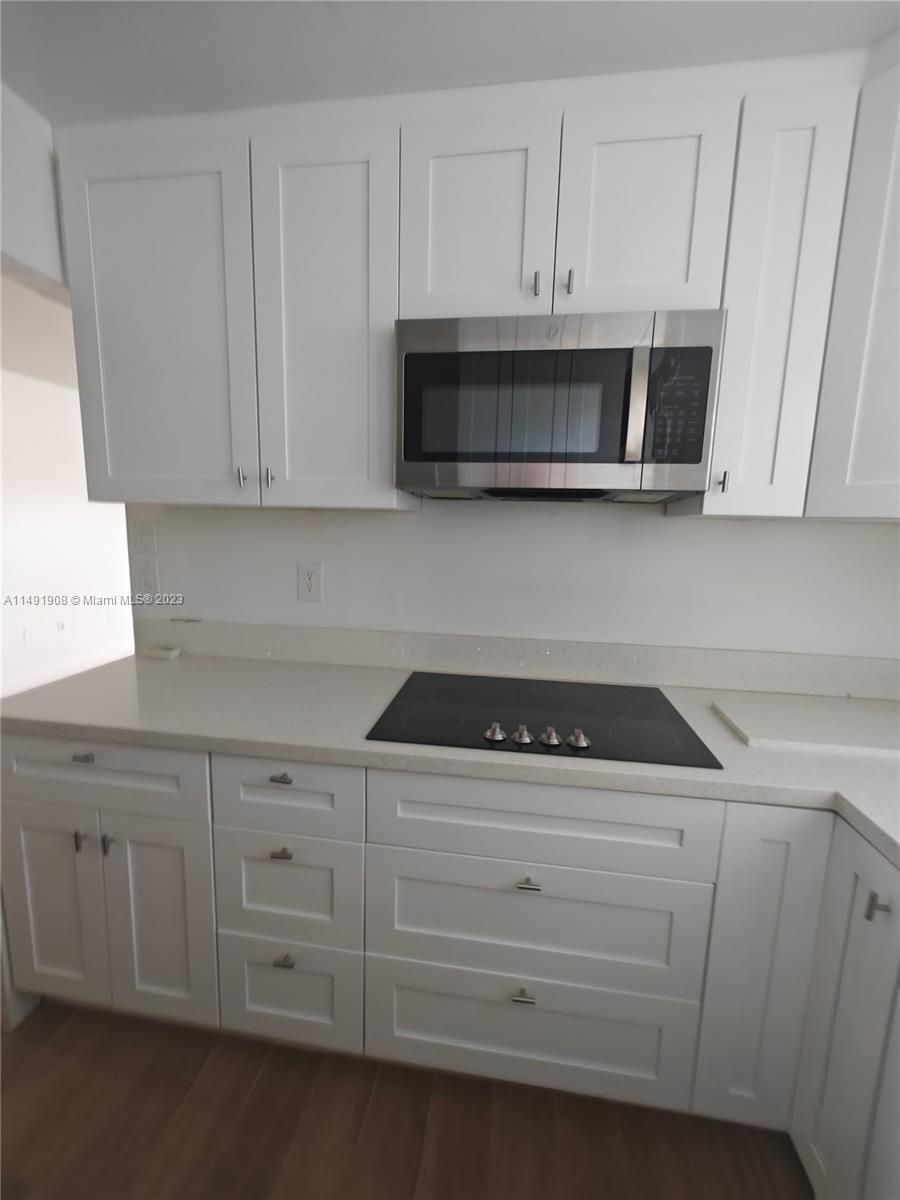 Photo of 13500 NE 3rd Ct #403 in North Miami, FL
