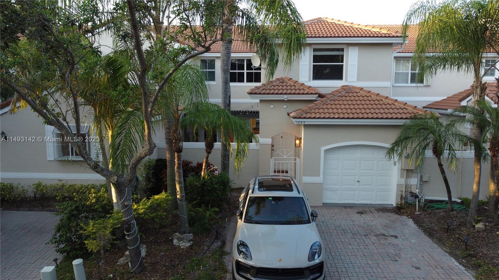 Photo of 1085 River Birch St in Hollywood, FL