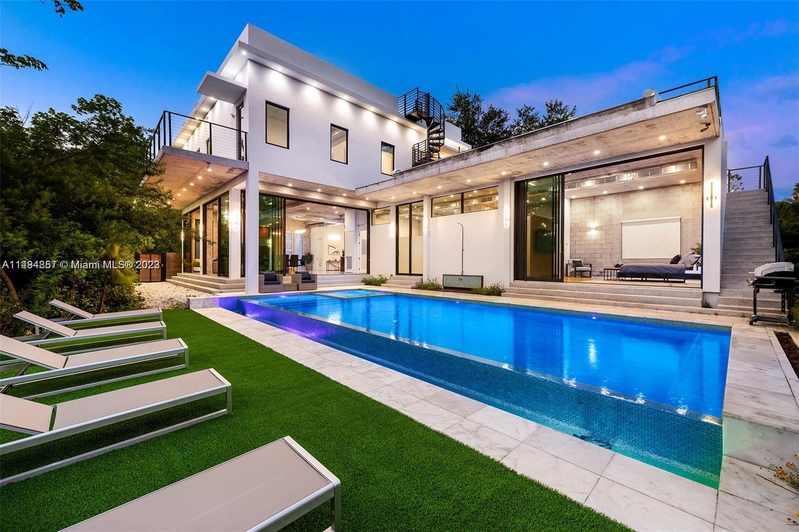 Photo of 674 NE 117th St in Biscayne Park, FL